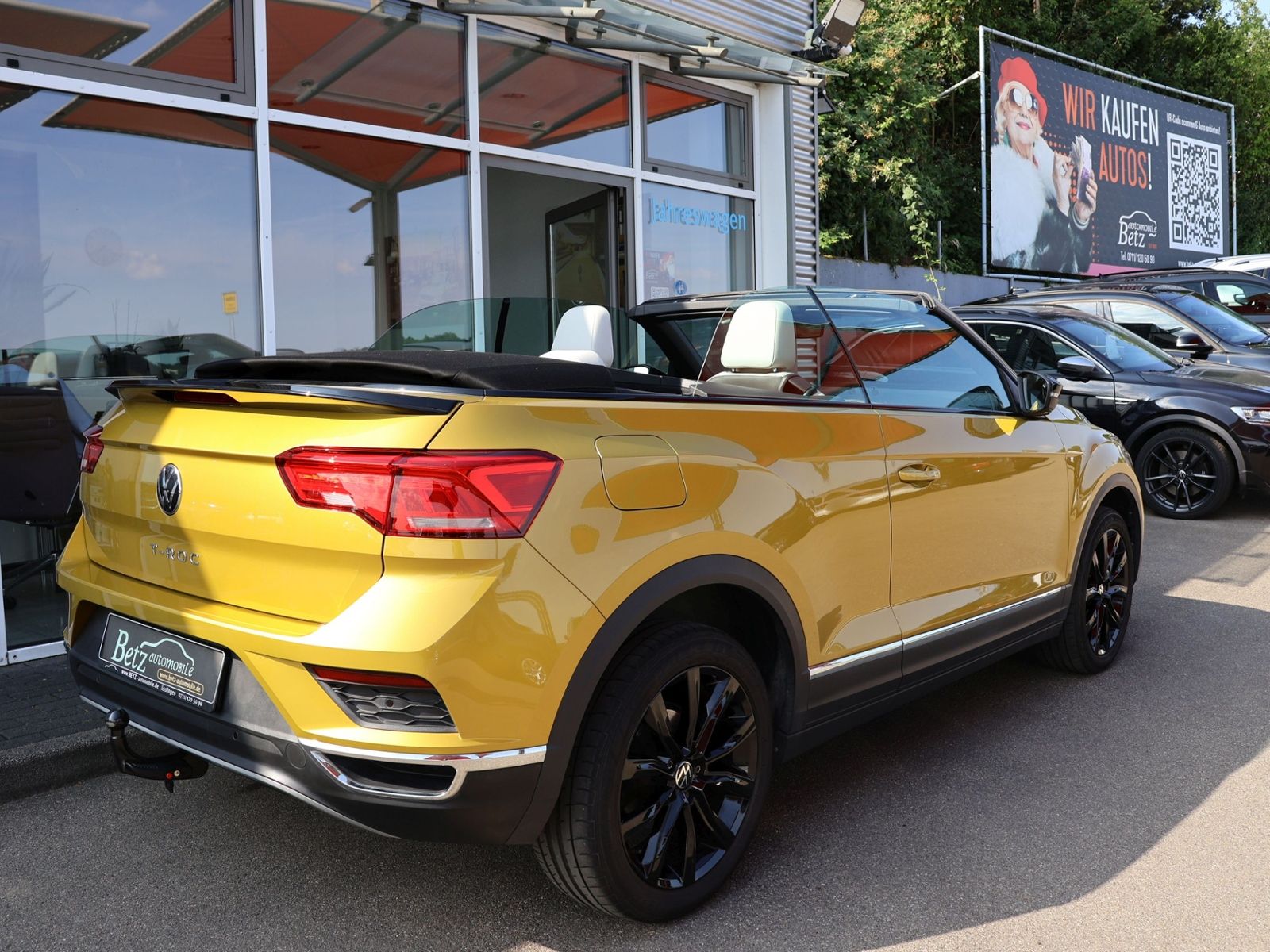 Volkswagen T-Roc Style - Samsaru's Car Outlet