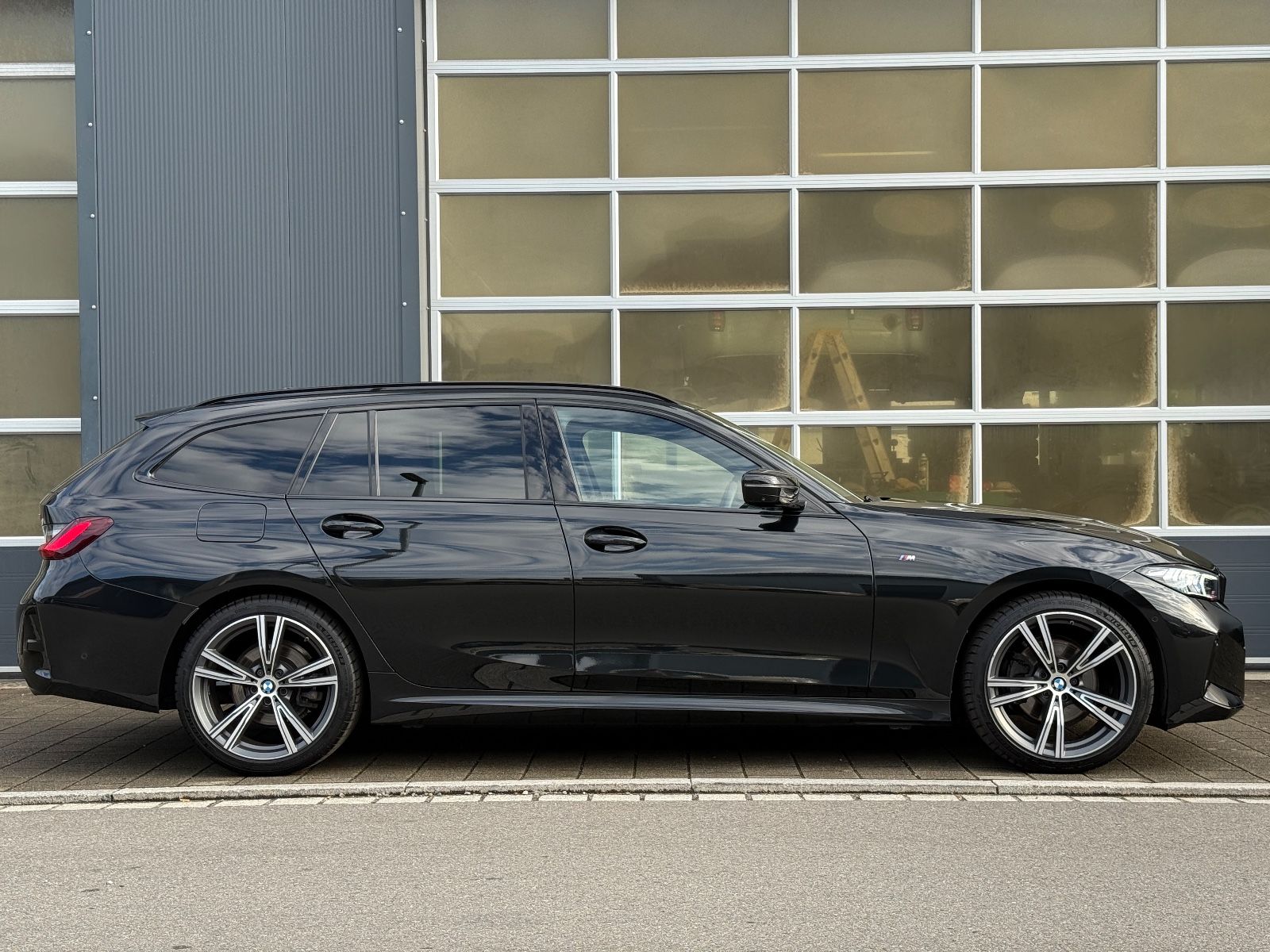 BMW 320 d xDrive M-SPORT FACELIFT AHK Innovation ACC