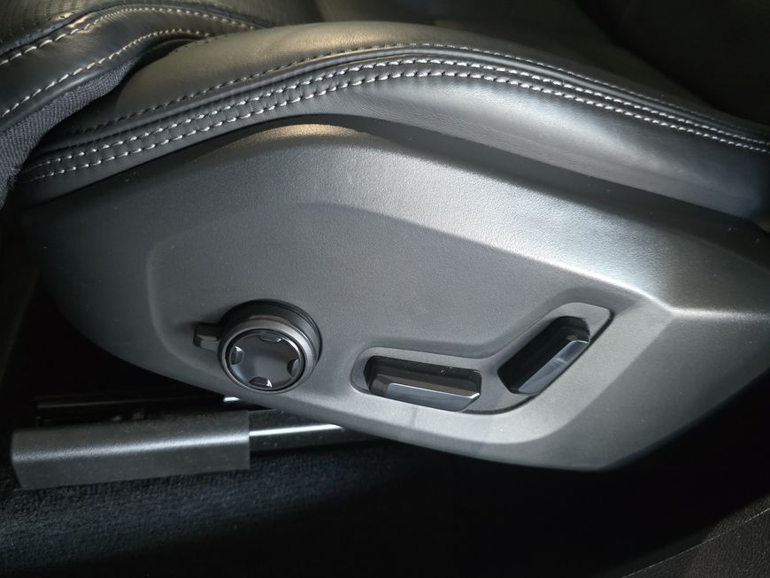 Volvo XC60 B5 B AWD Plus Dark
