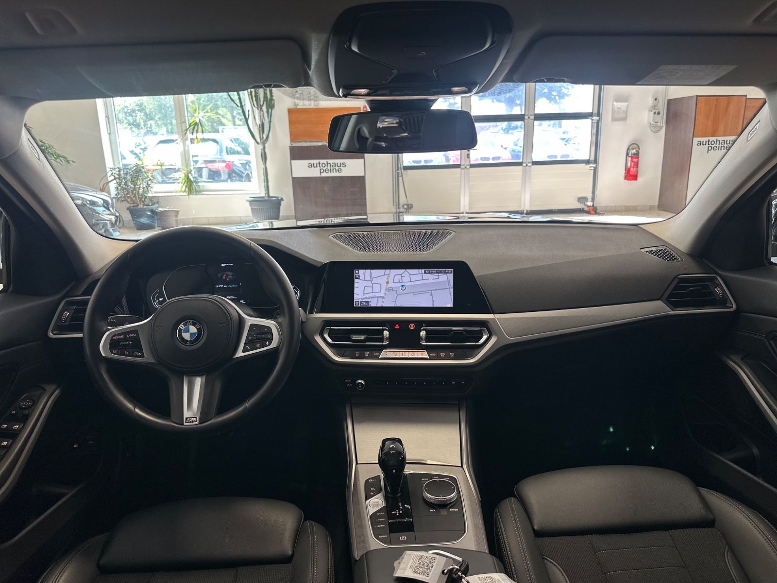 BMW 330e - Samsaru's Car Outlet
