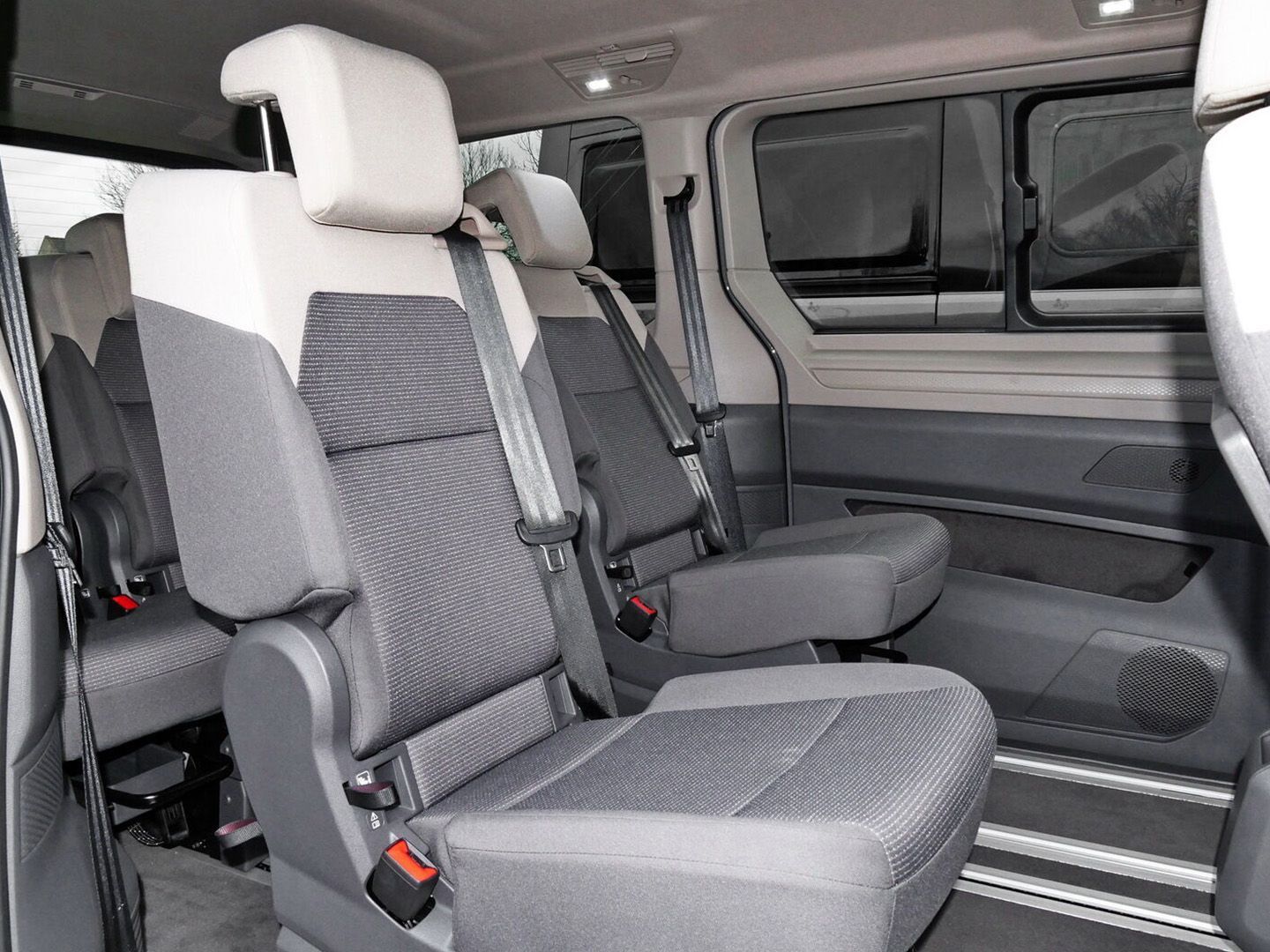 Volkswagen T7 Multivan Basis - Samsaru's Car Outlet
