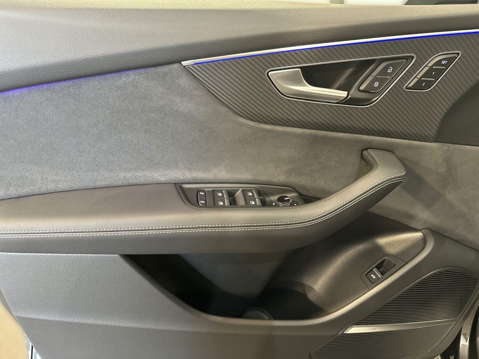 Audi Q8 50 TDI QUATT S LINE HD-MATRIX+PANO+AHK+RAUTE+