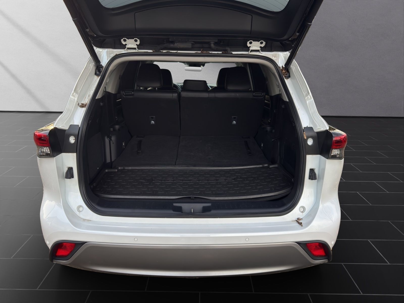 Toyota Highlander Hybrid Luxury 7 SITZER+AHK+LEDER+HuD