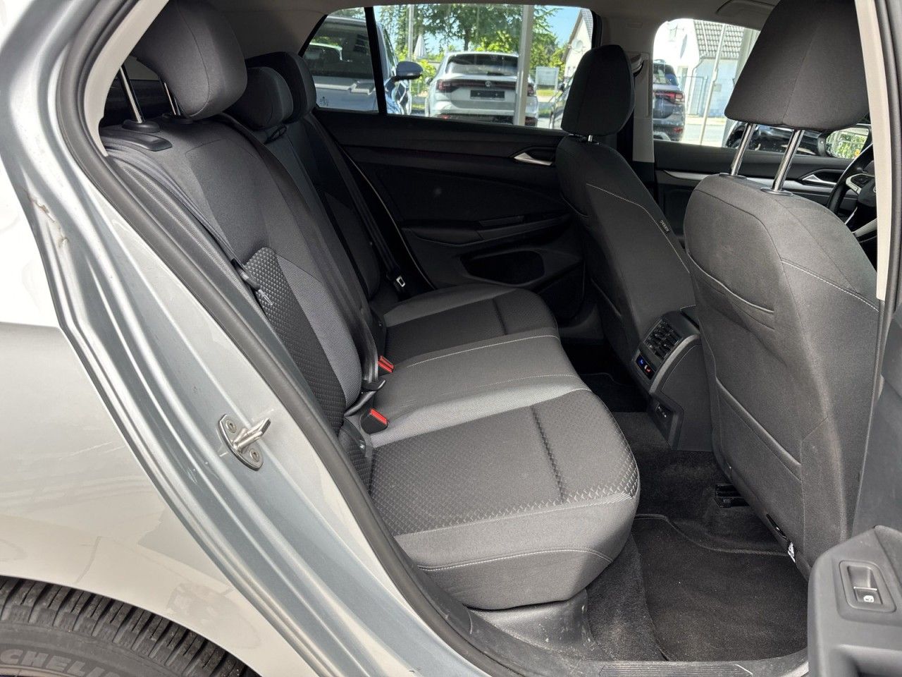 Volkswagen Golf VIII 1.0 l eTSI Active - Samsaru's Car Outlet