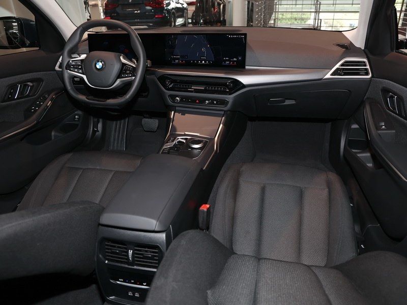 BMW 318i Tour. LED 360° DrivAssProf. HUD Head-Up