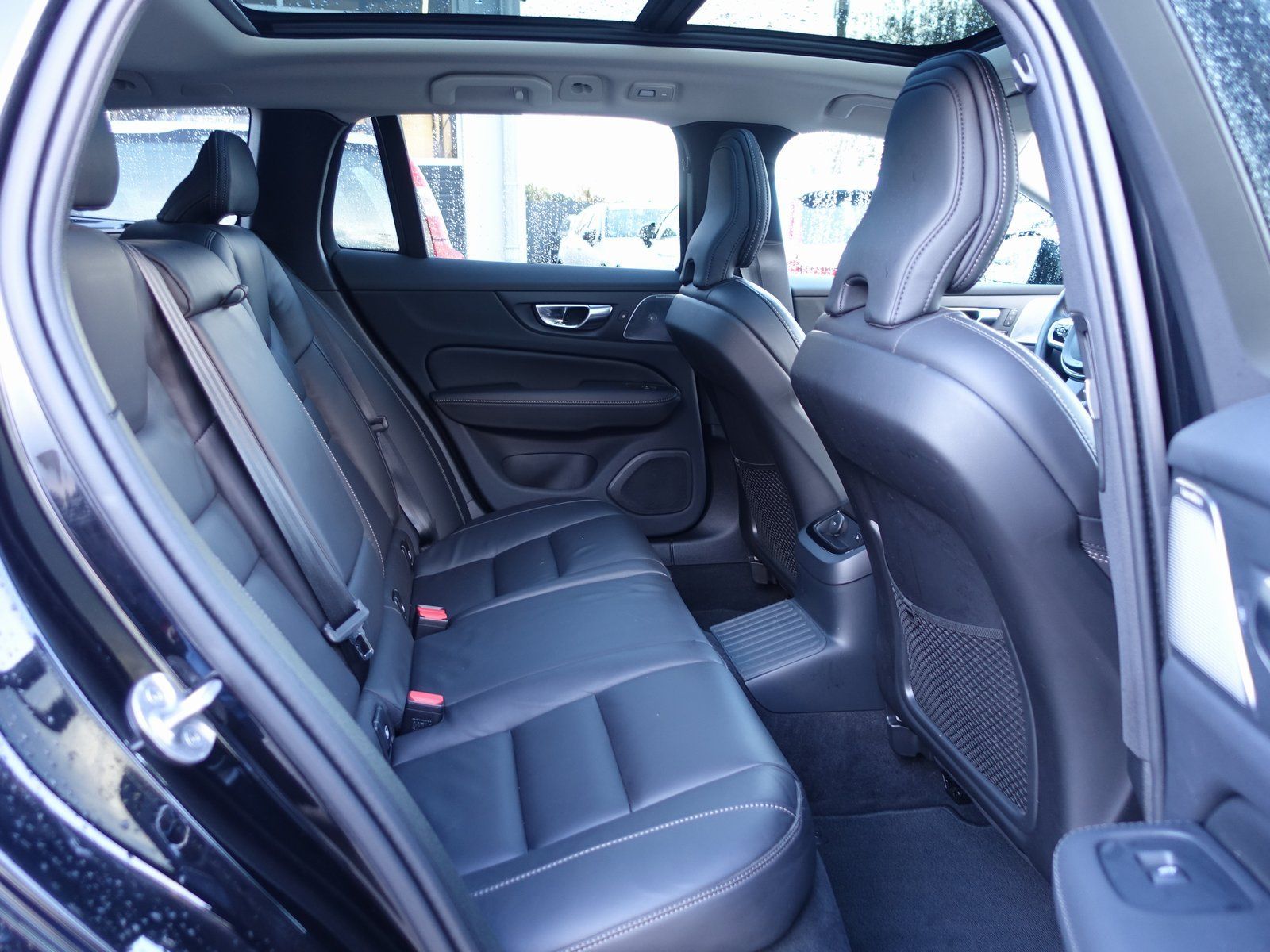 Volvo V60 Ultra Dark T8 AWD Plug-in Hybrid/360/B&W/AHK