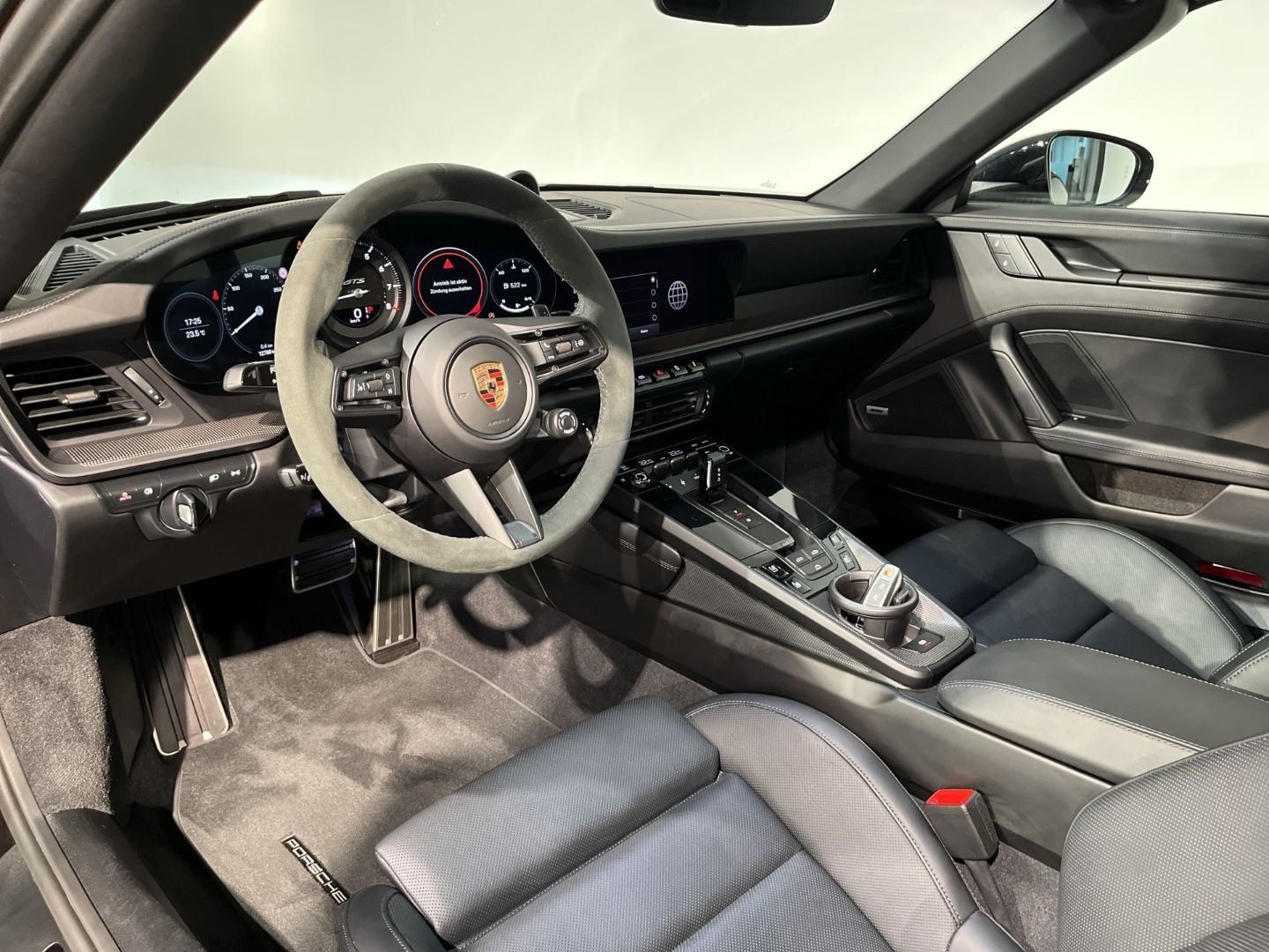 Porsche 992 911 Carrera 4 GTS Cabrio BOSE Surround View