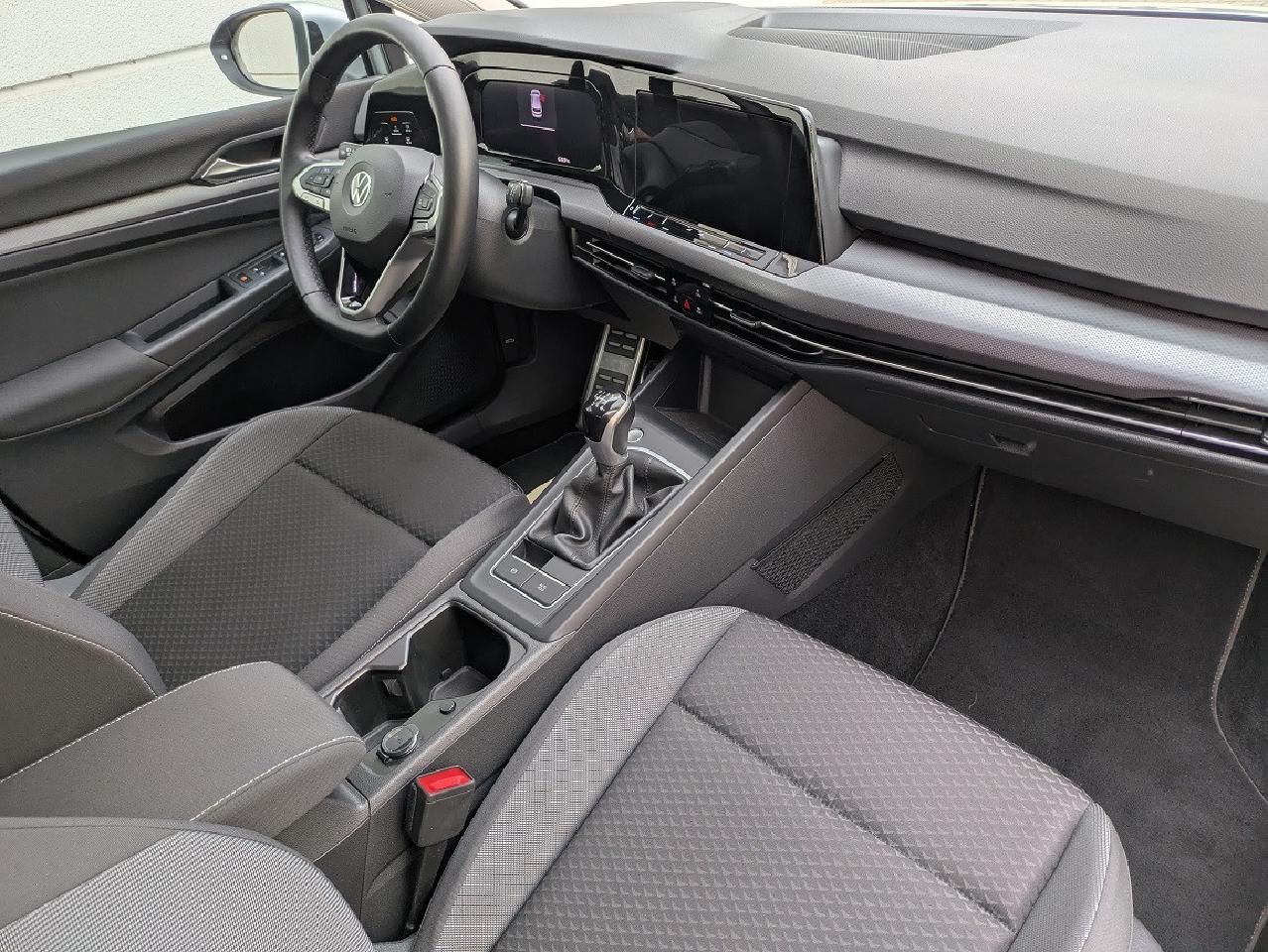 Volkswagen Golf VIII 2.0 TDI Active - Samsaru's Car Outlet