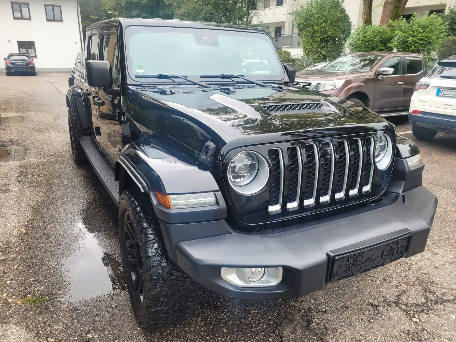 Jeep Gladiator Overland 4WD AHK top