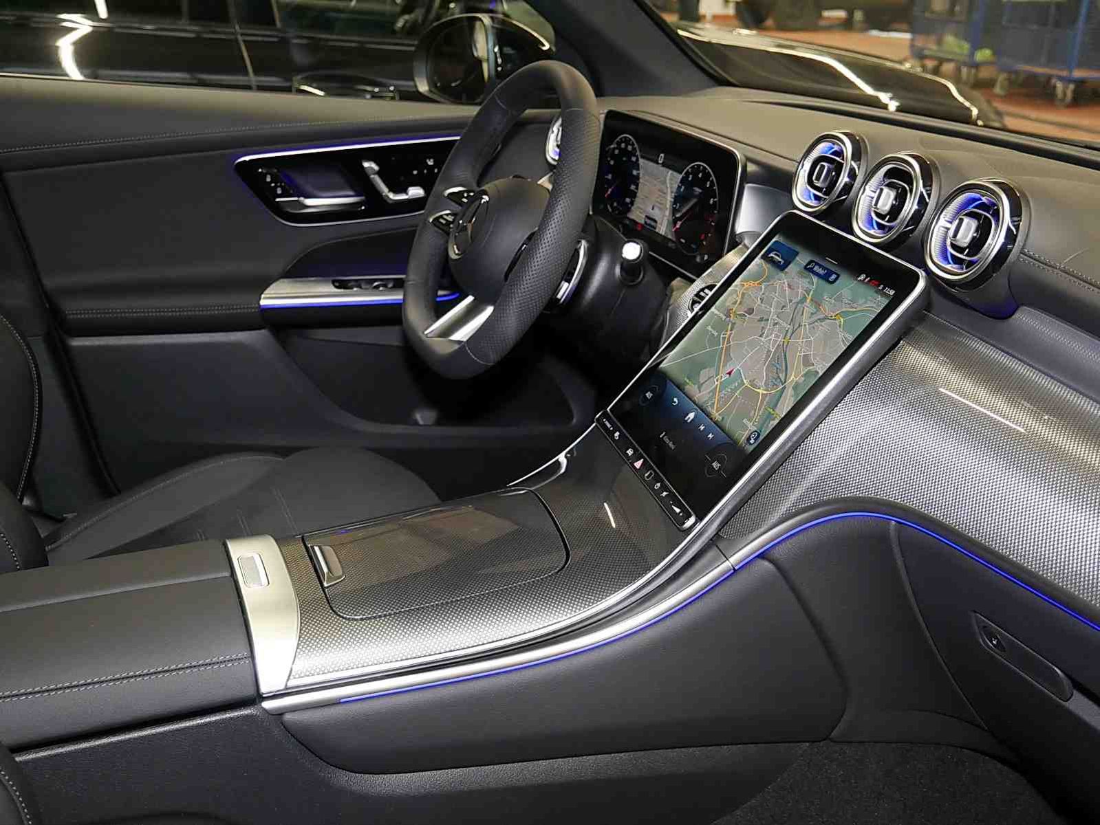 Mercedes-Benz GLC 300 4MATIC AMG MBUX Night Ambiente LED Pano