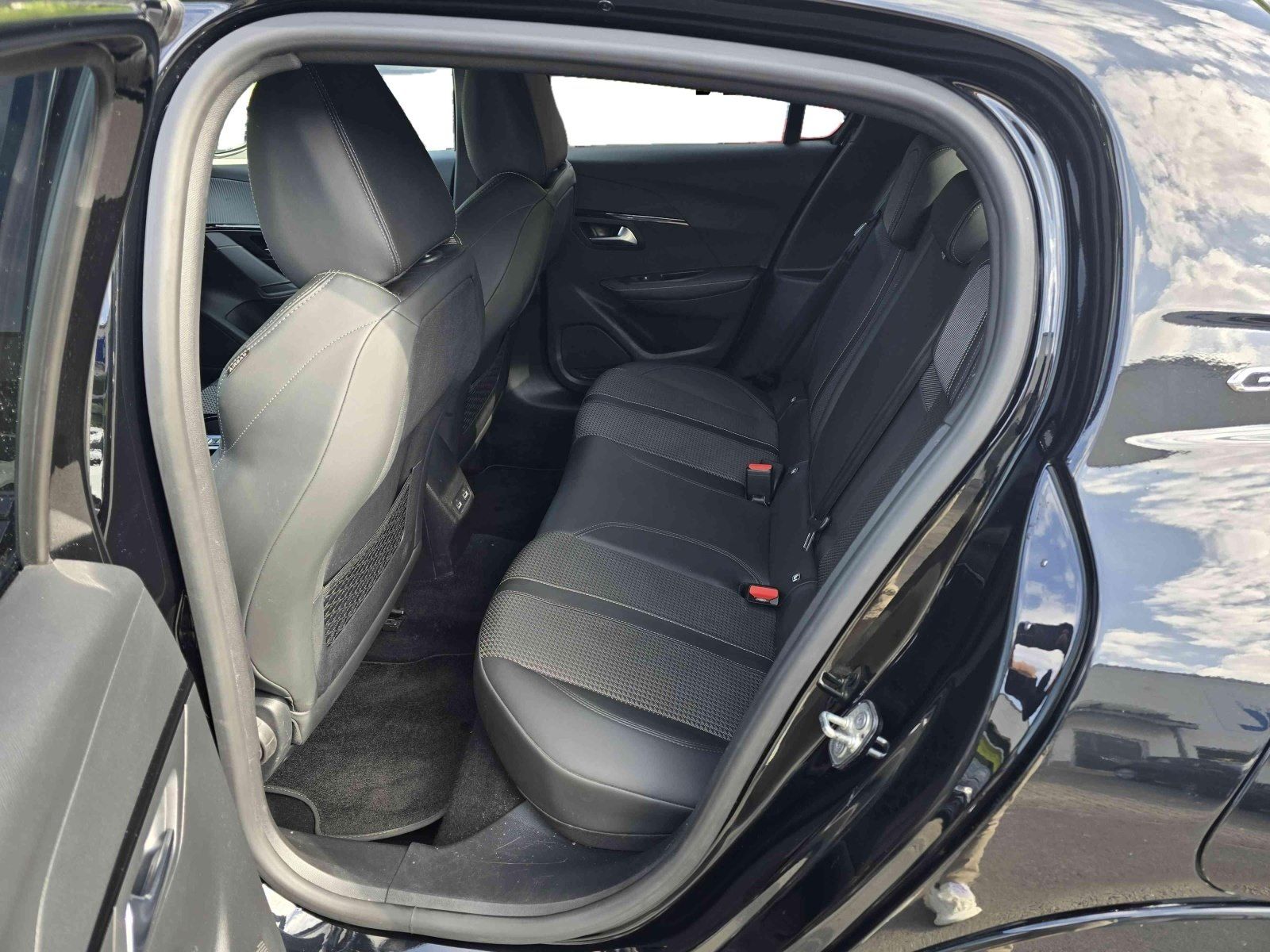 Peugeot 208 GT - Samsaru's Car Outlet