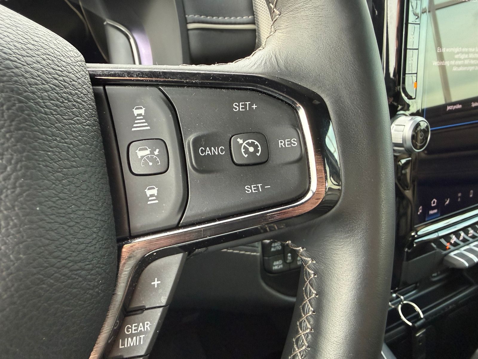 Dodge RAM 1500 Limited Night GRAIL LA CHANTI V8 VOLL