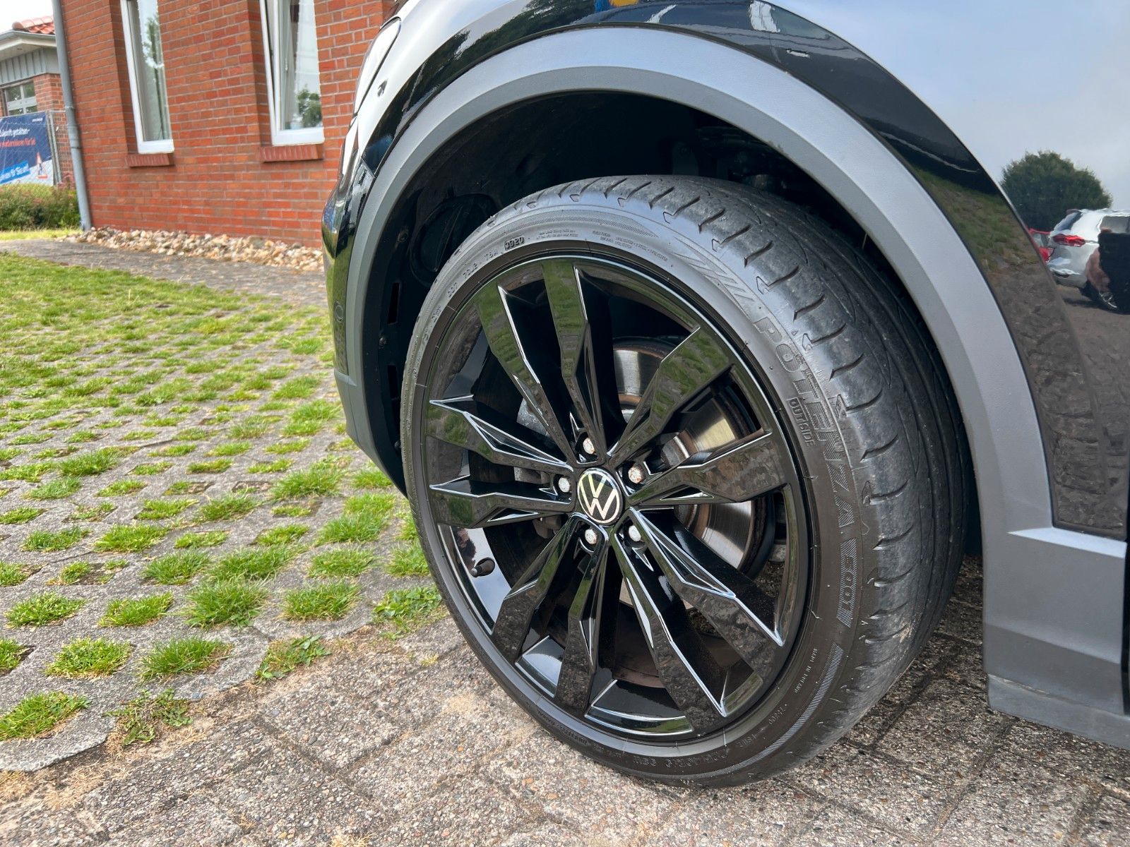 Volkswagen T-Roc 1.5TSi DSG Black - Samsaru's Car Outlet