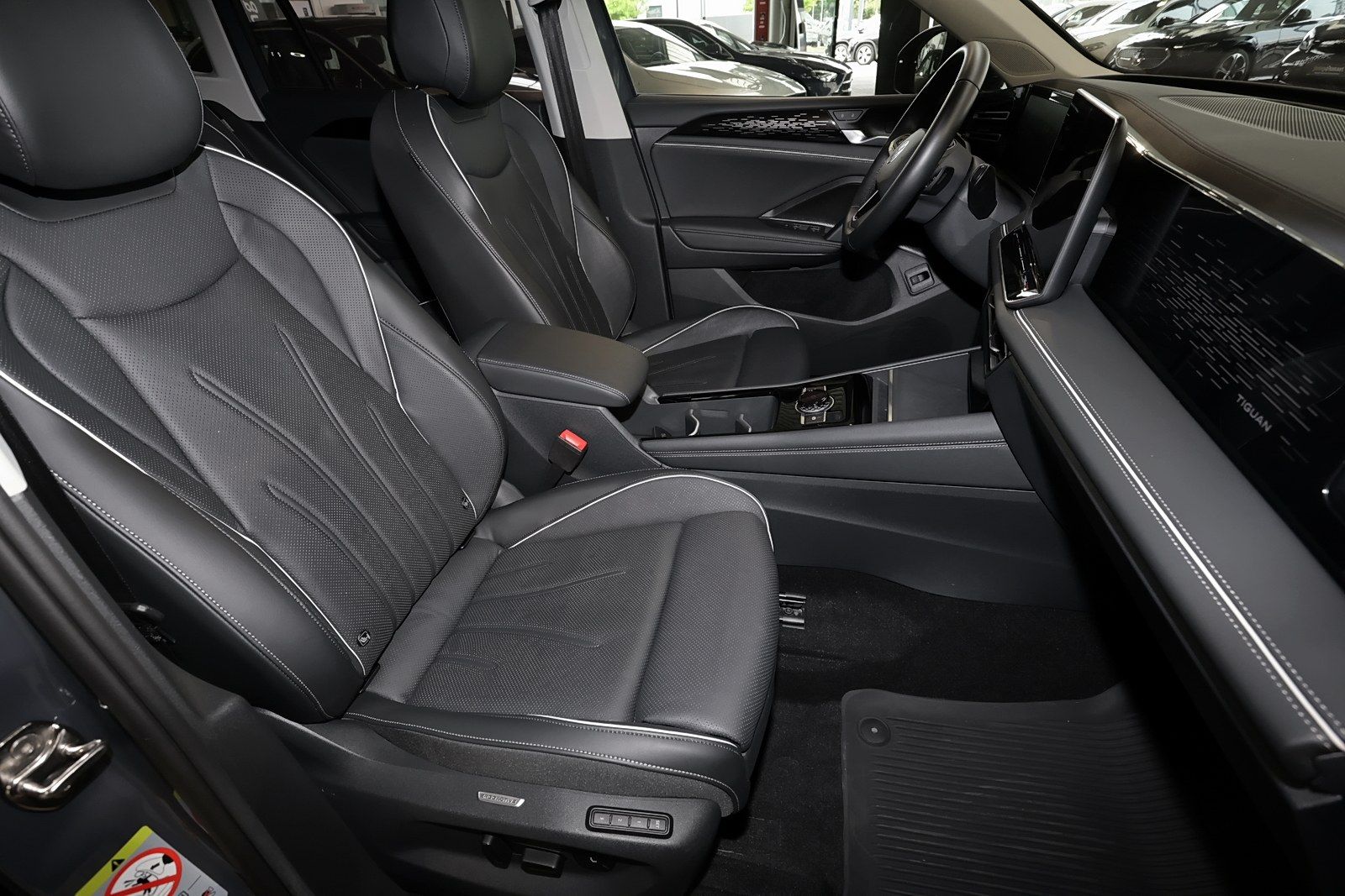 Volkswagen Tiguan AHK+ACC+KAMERA+TOTWINKEL+CARPLAY+LED+18"