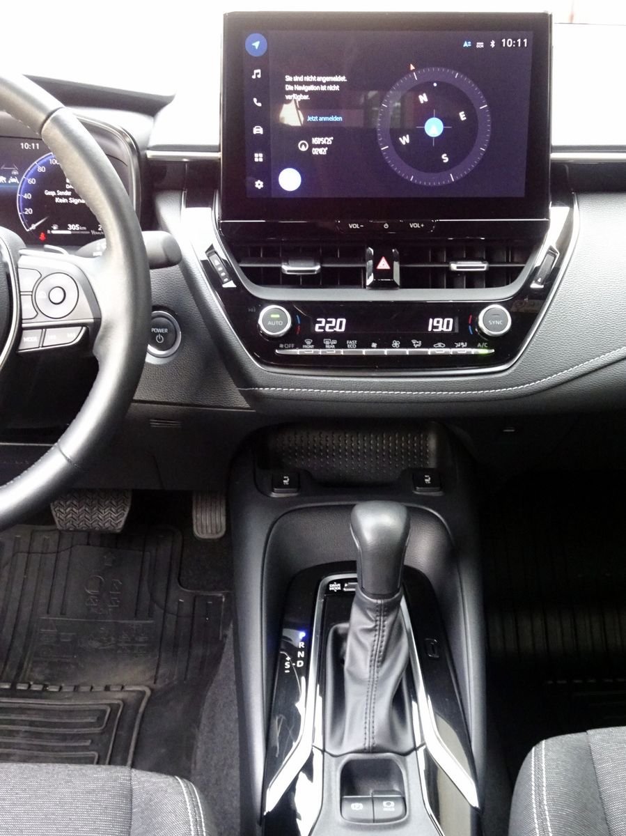 Toyota Corolla Touring Sports 2.0 Hybrid Business - Samsaru's Car Outlet