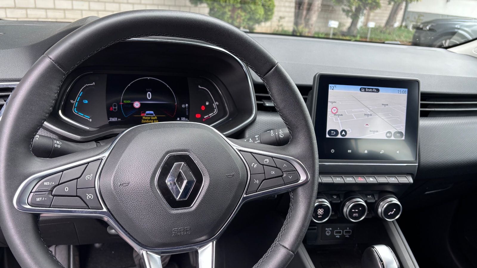 Renault Clio V Intens E-Tech Hybrid 140 - Samsaru's Car Outlet