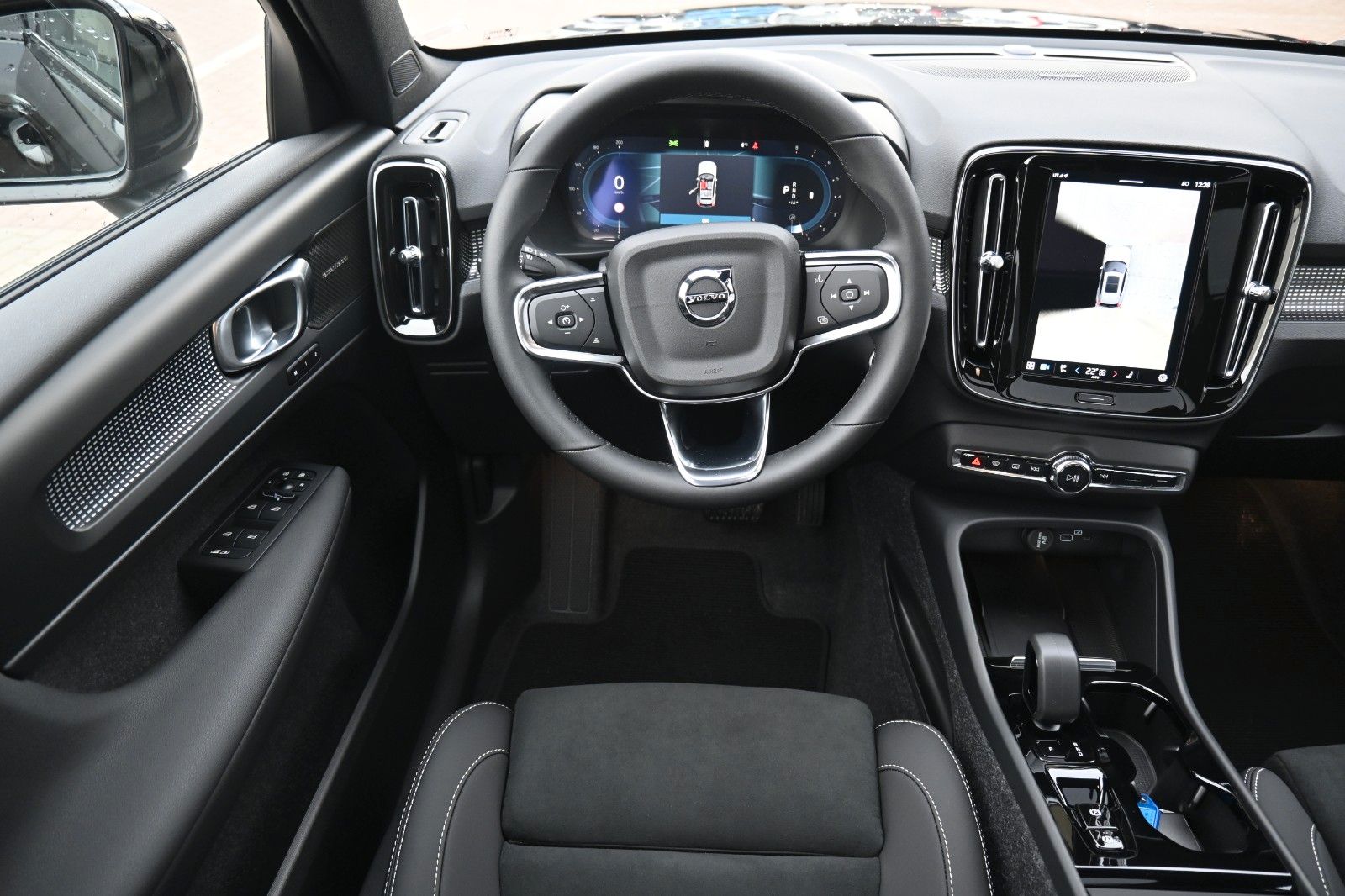 Volvo XC40 B3 DKG Plus Black Edition*PANO*360°*ACC*AHK