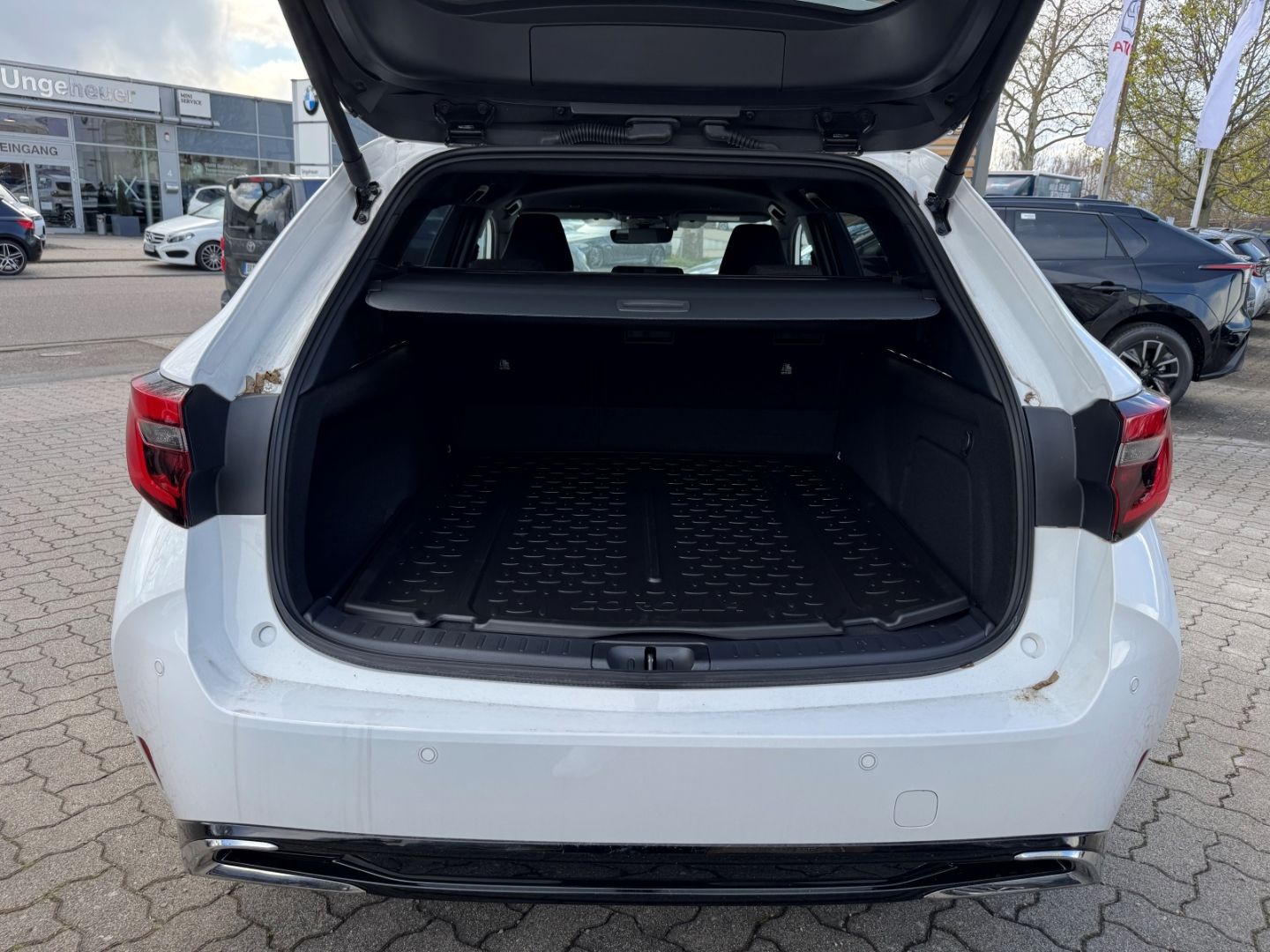 Toyota Corolla Touring Sports Hybrid Teamplayer / CarPl