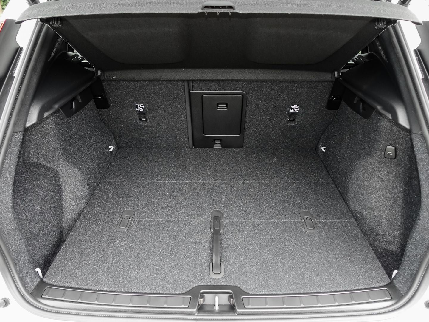 Volvo XC40 B3 Benzin Plus Dark - Samsaru's Car Outlet