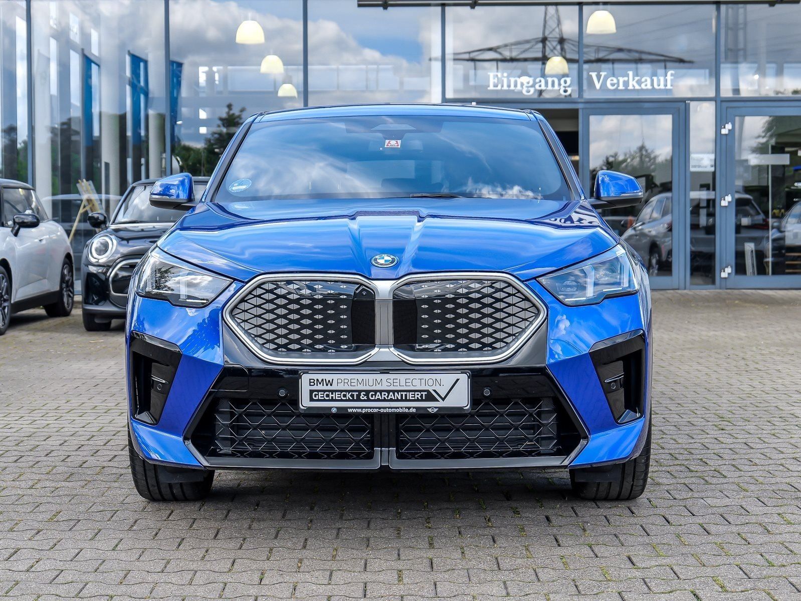 BMW iX2 xDrive30 M-Sportpaket+AHK+HUD+Memory-Sitz+AC