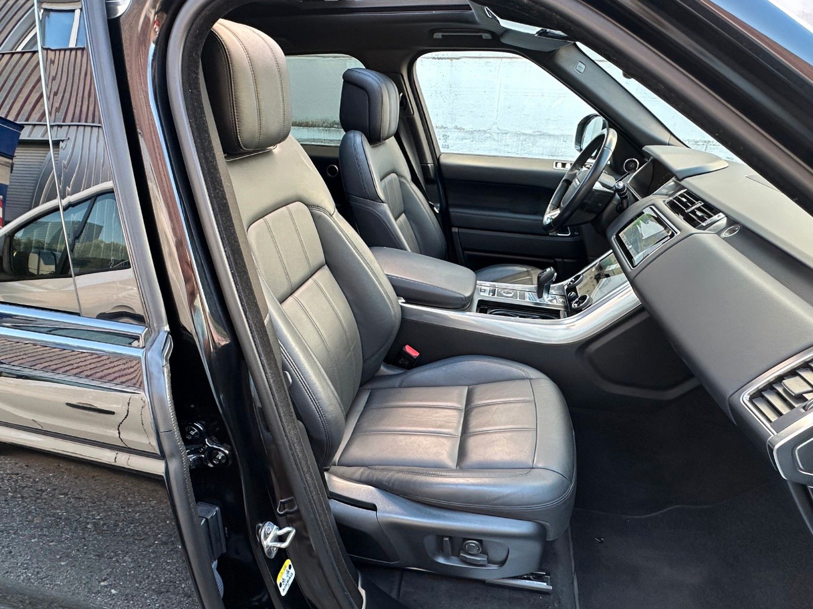 Range Rover Sport SE - Samsaru's Car Outlet