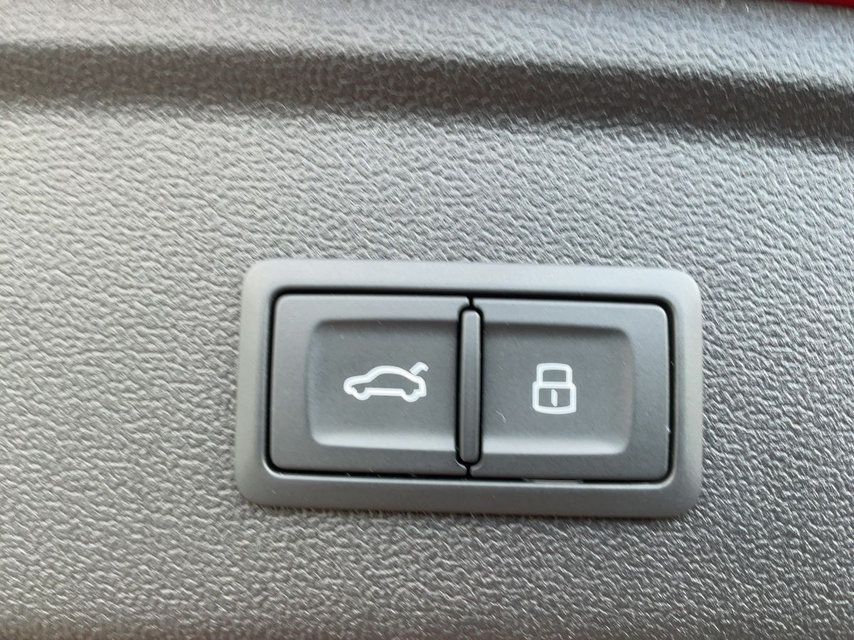 Audi A3 Sportback 35 TFSI S-TR ADVANCED - Samsaru's Car Outlet