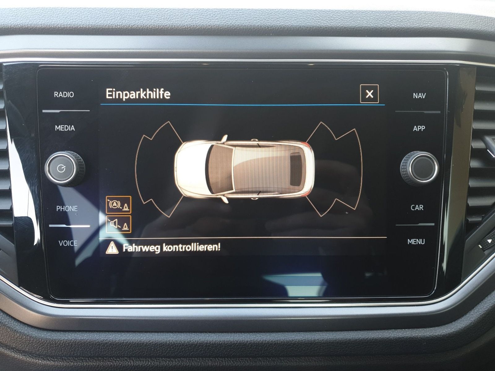 Volkswagen T-Roc 1.5 TSI R-LINE - Samsaru's Car Outlet