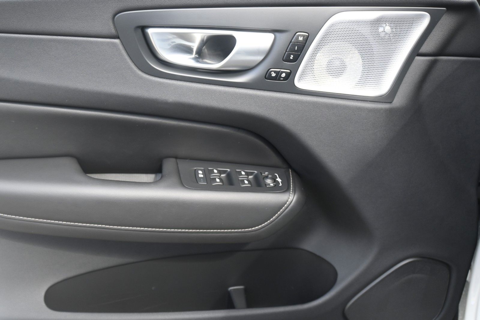 Volvo XC60 B4D AWD Ultimate Dark*LUFT*HUD*B&W*AHK*360°