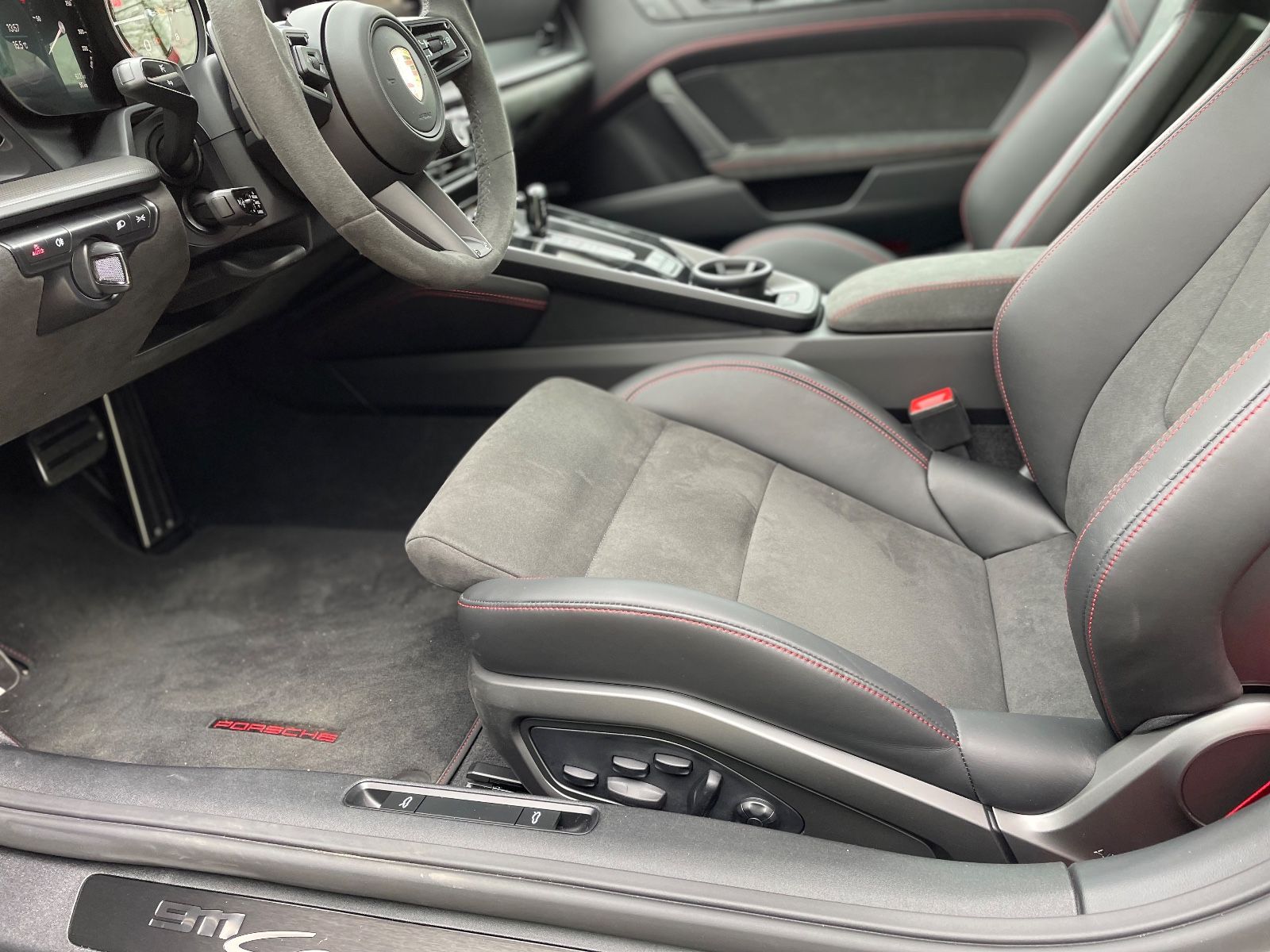 Porsche 911 Carrera GTS - Samsaru's Car Outlet