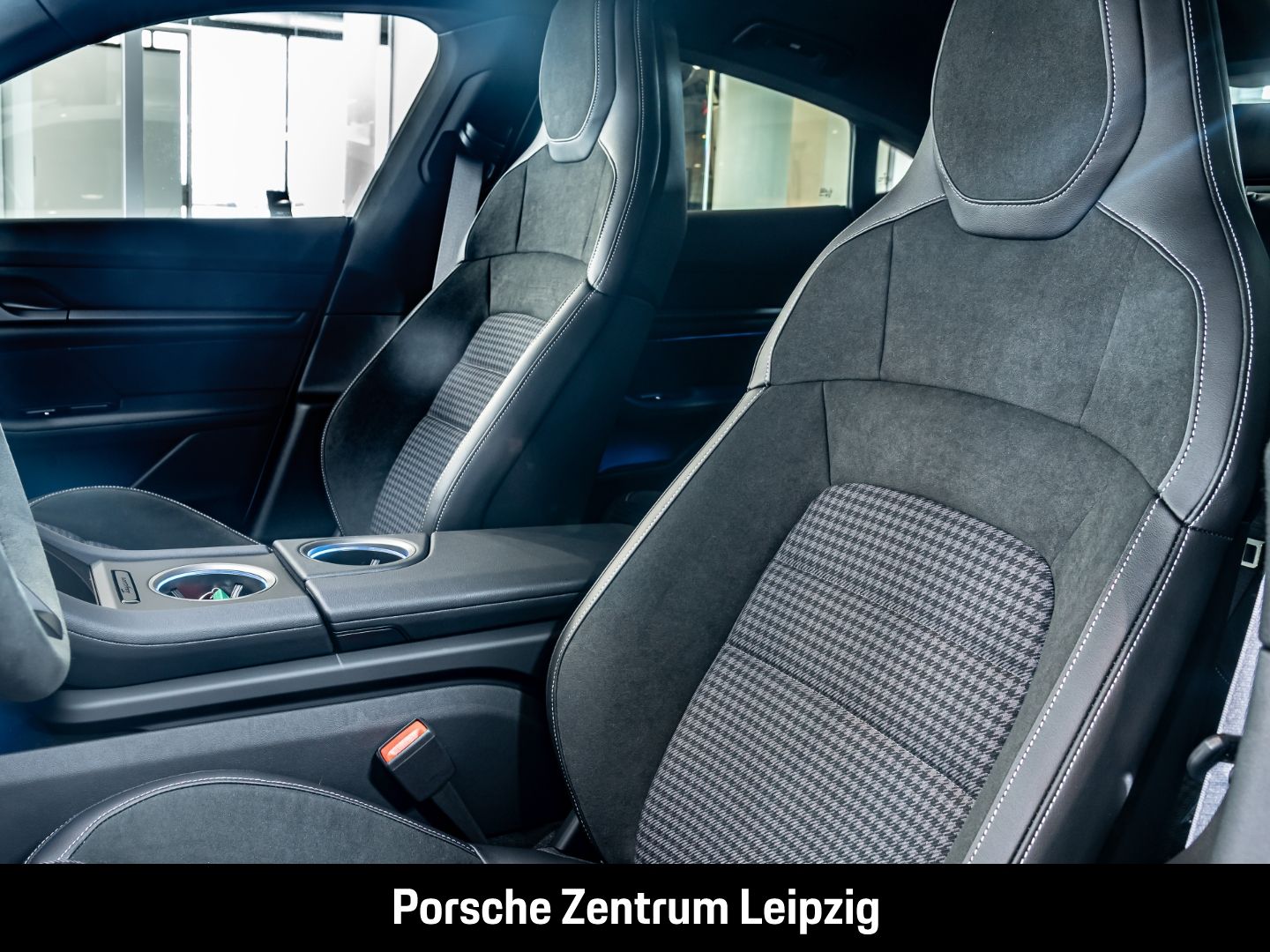 Porsche Taycan 4 SportDesign HD-Matrix ACC Pepita 21Zoll