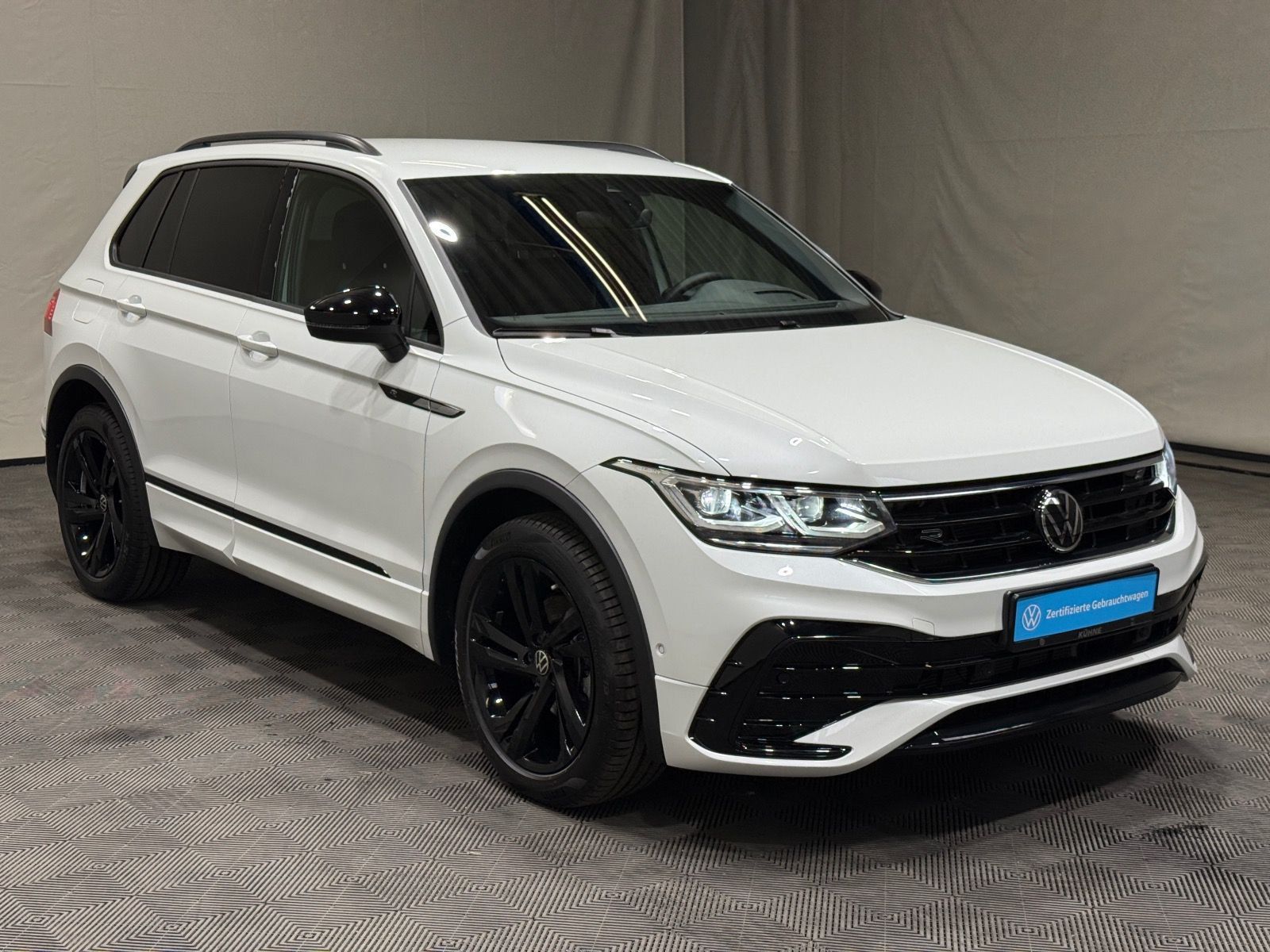 Volkswagen Tiguan R-Line 1.5 TSI DSG - Samsaru's Car Outlet