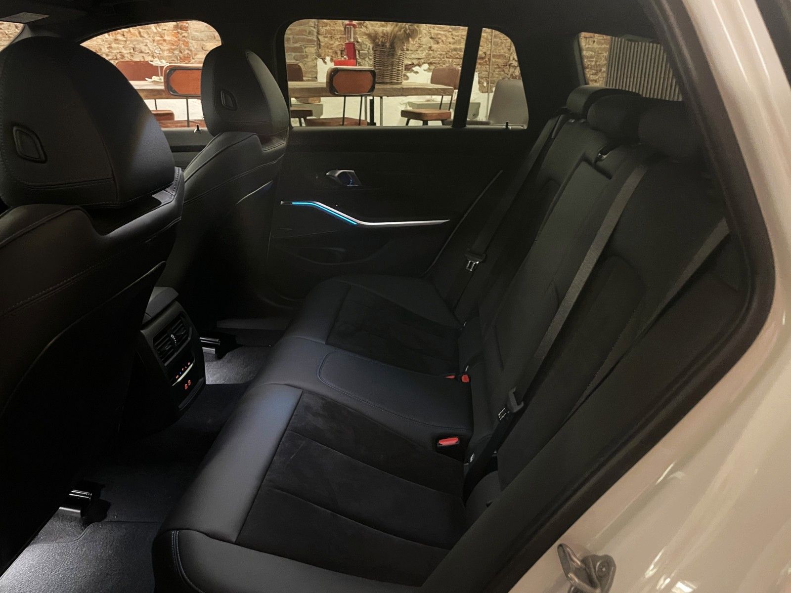 BMW 320d xDrive M Sport - Samsaru's Car Outlet