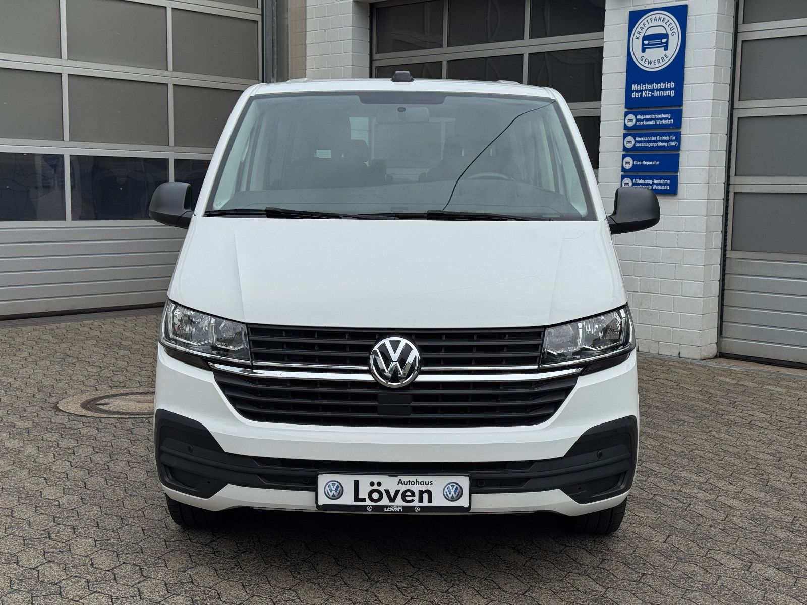 Volkswagen T6.1 Multivan 2.0 TDI Trendline - Samsaru's Car Outlet