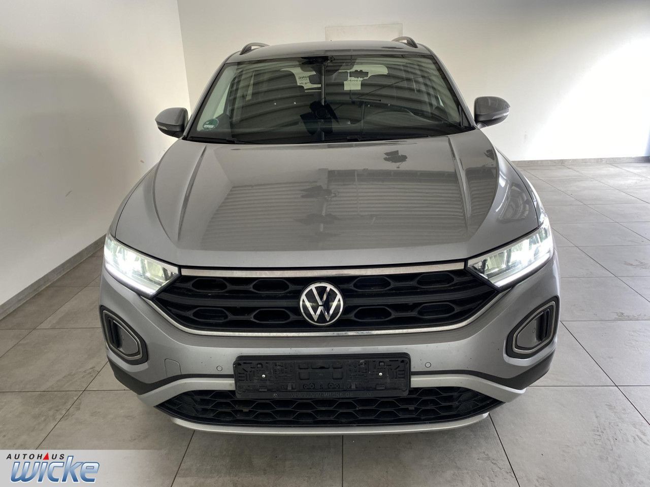 Volkswagen T-Roc 1.0 TSI Life - Samsaru's Car Outlet