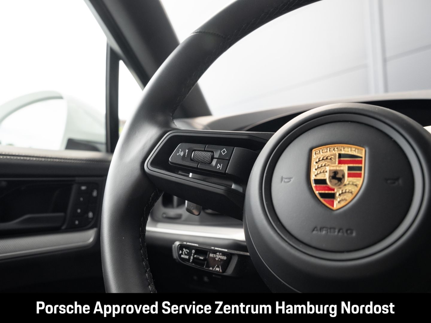 Porsche Cayenne E-Hybrid Coupe Sport Chrono Matrix-LED