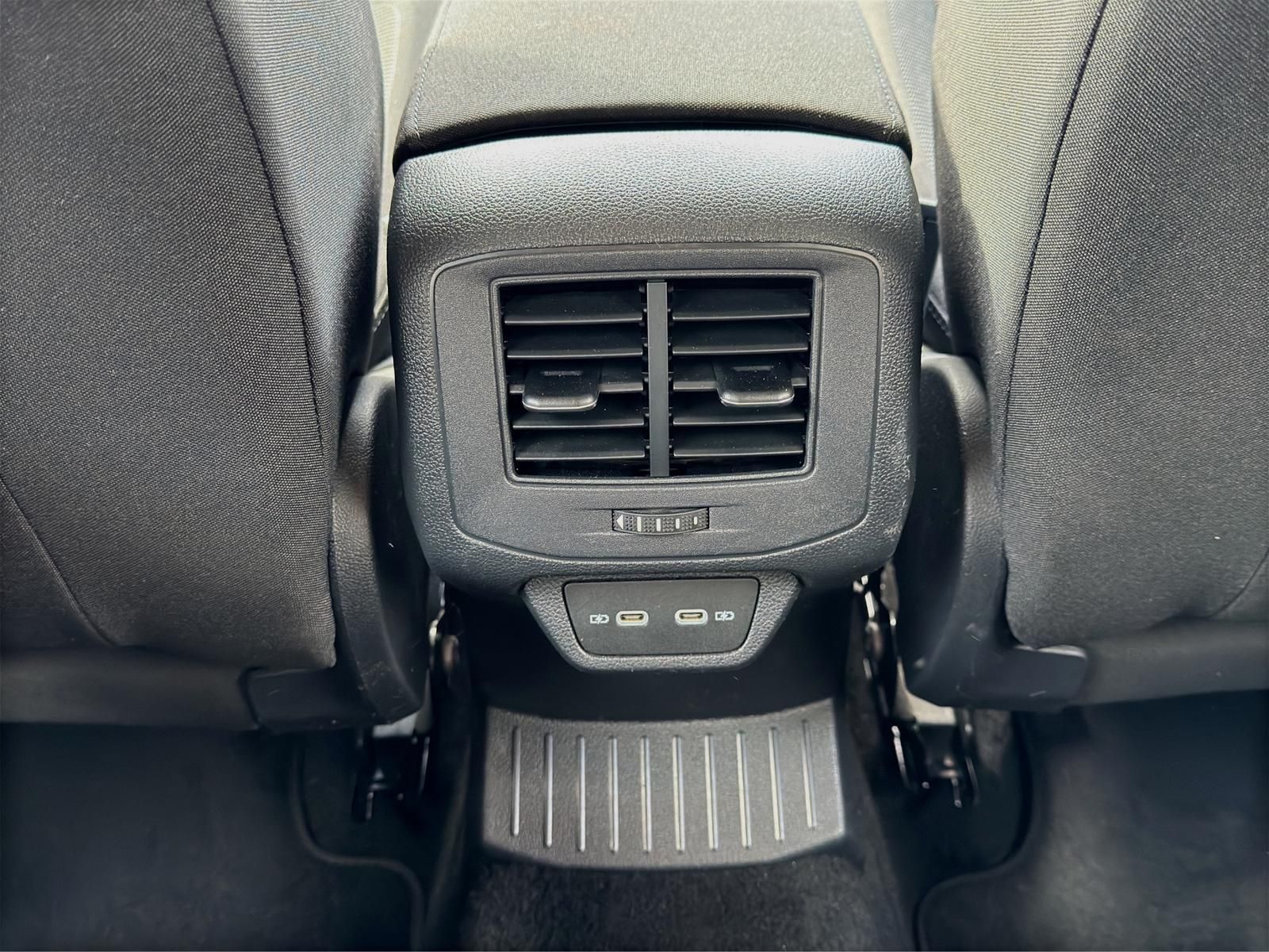 Volkswagen T-Roc Life 2.0 TDI - Samsaru's Car Outlet