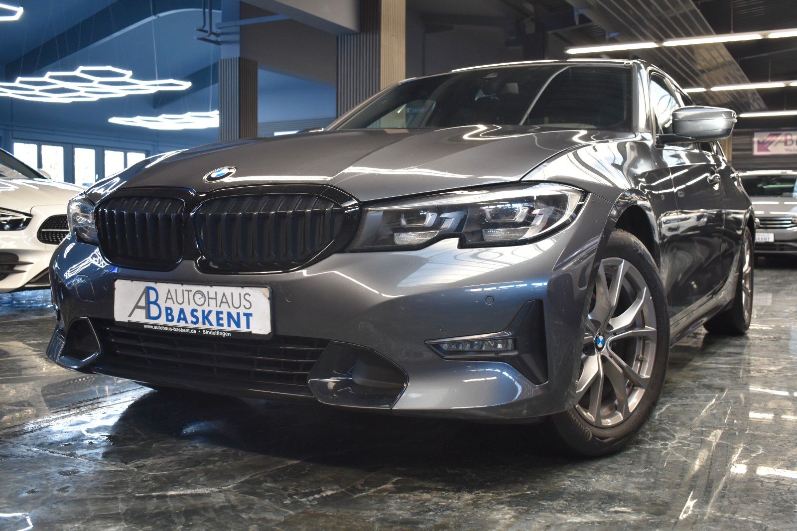 BMW 320 d xDrive SPORT LINE*M LENKRAD*AHK*LED*NAVI*