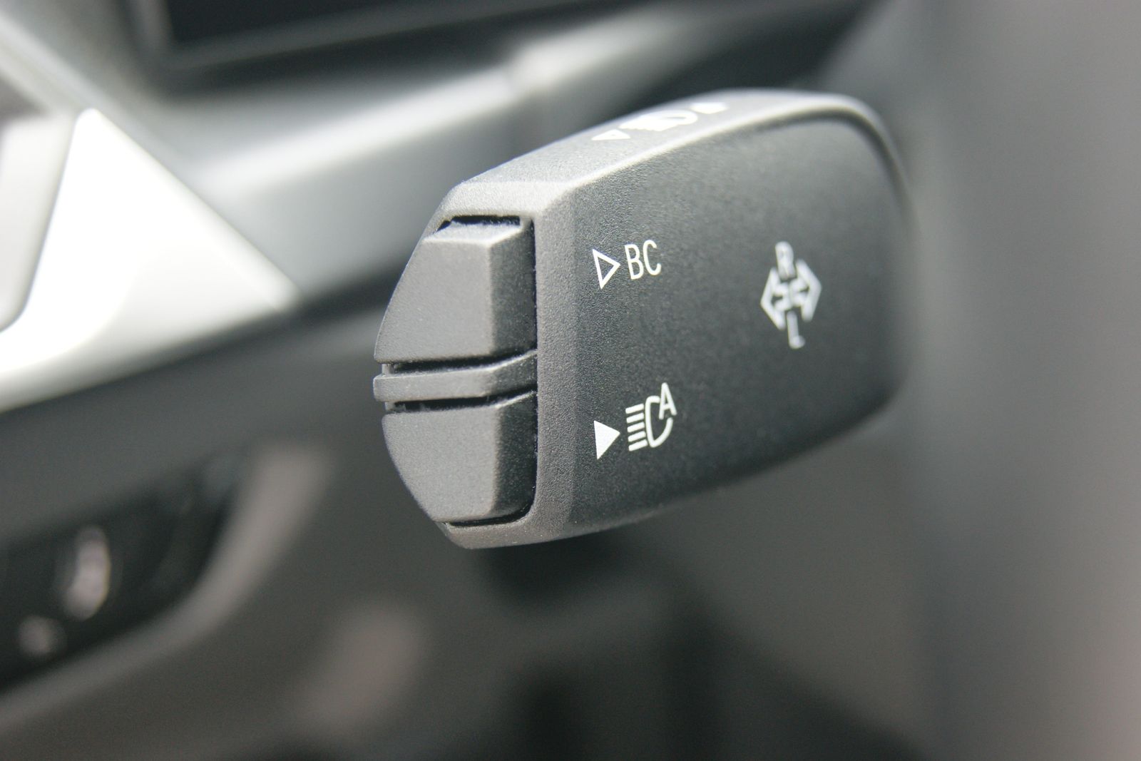BMW 320i TOUR SPORT - Samsaru's Car Outlet