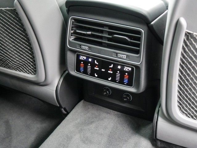 Audi Q8 50 Qu. S LINE BLACKPAK PANO B&O AHK ALU22"