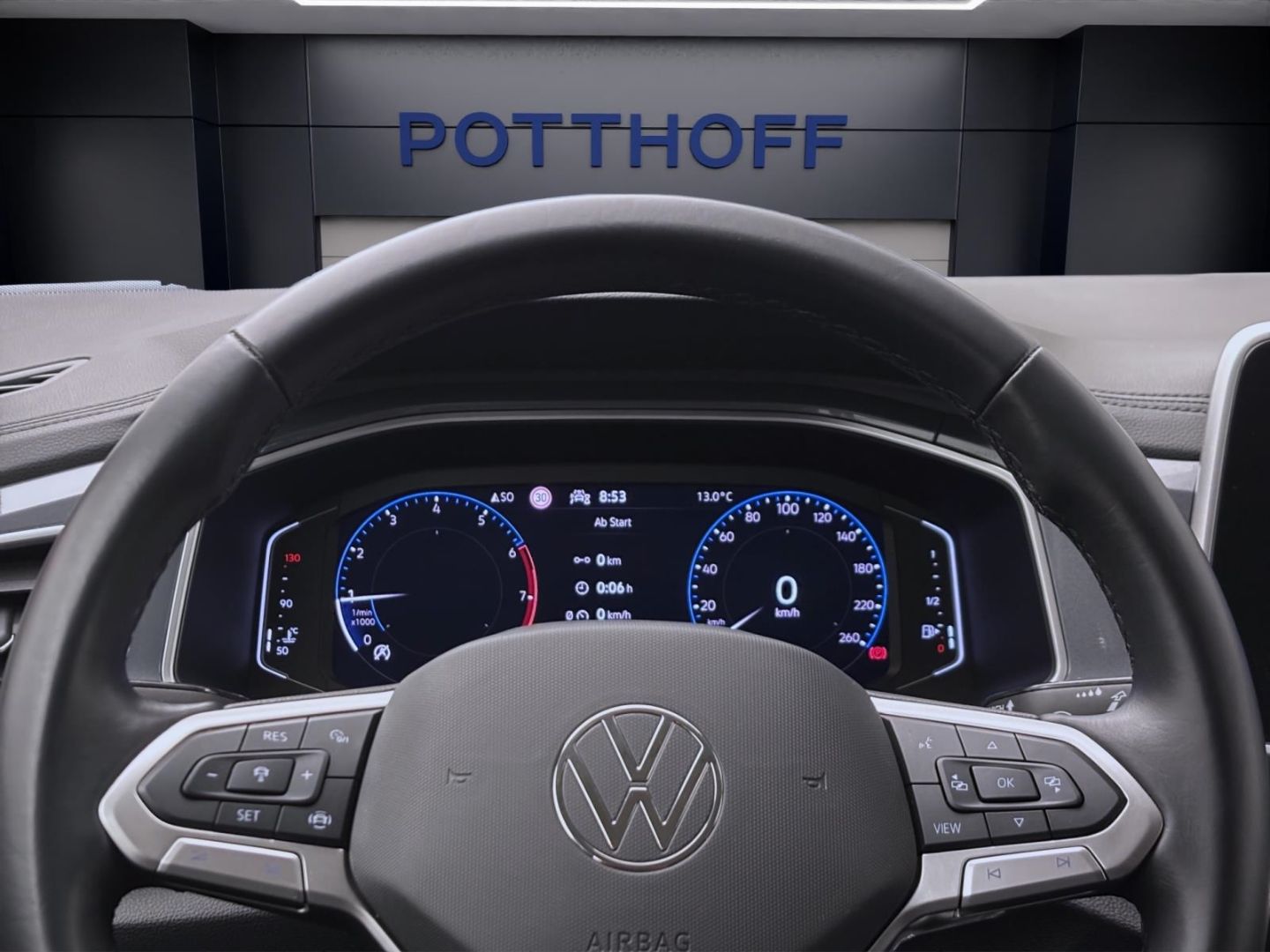 Volkswagen T-Roc 1.0 TSI STYLE - Samsaru's Car Outlet