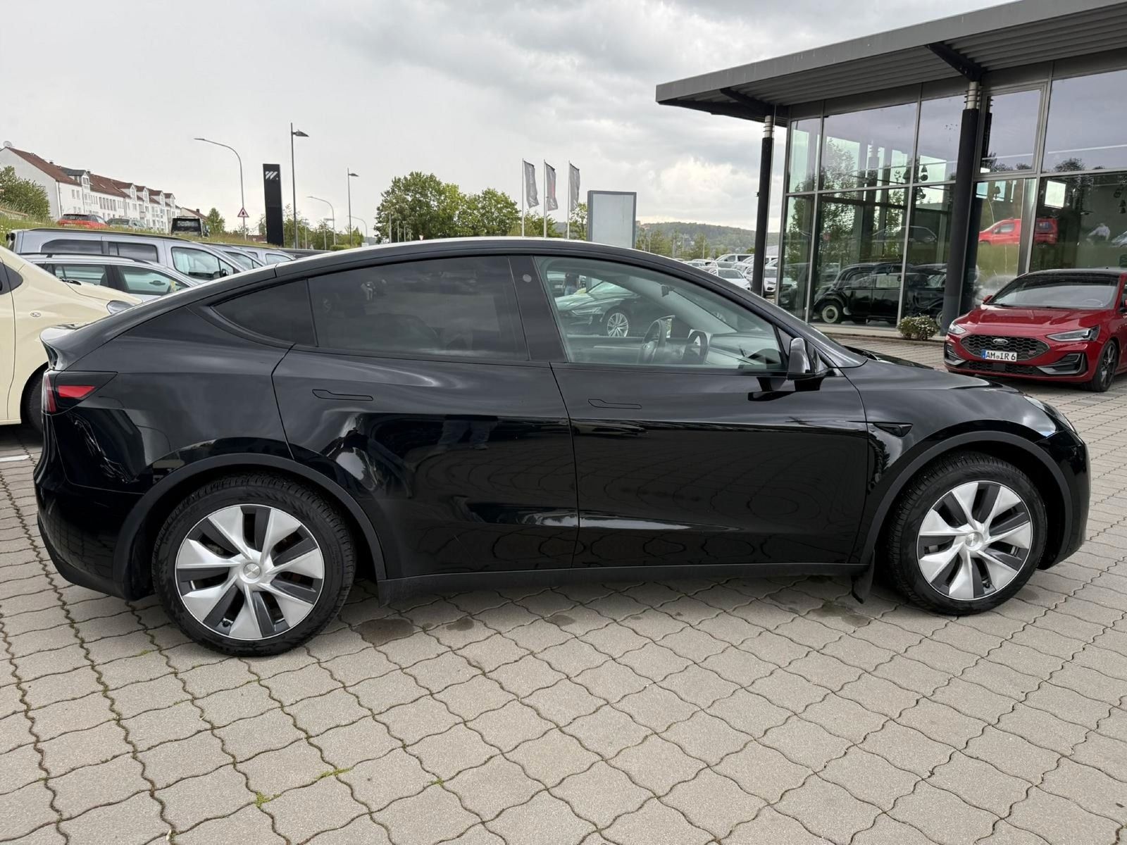 Tesla Model Y Long Range Dual AWD 8-FACH+AHK