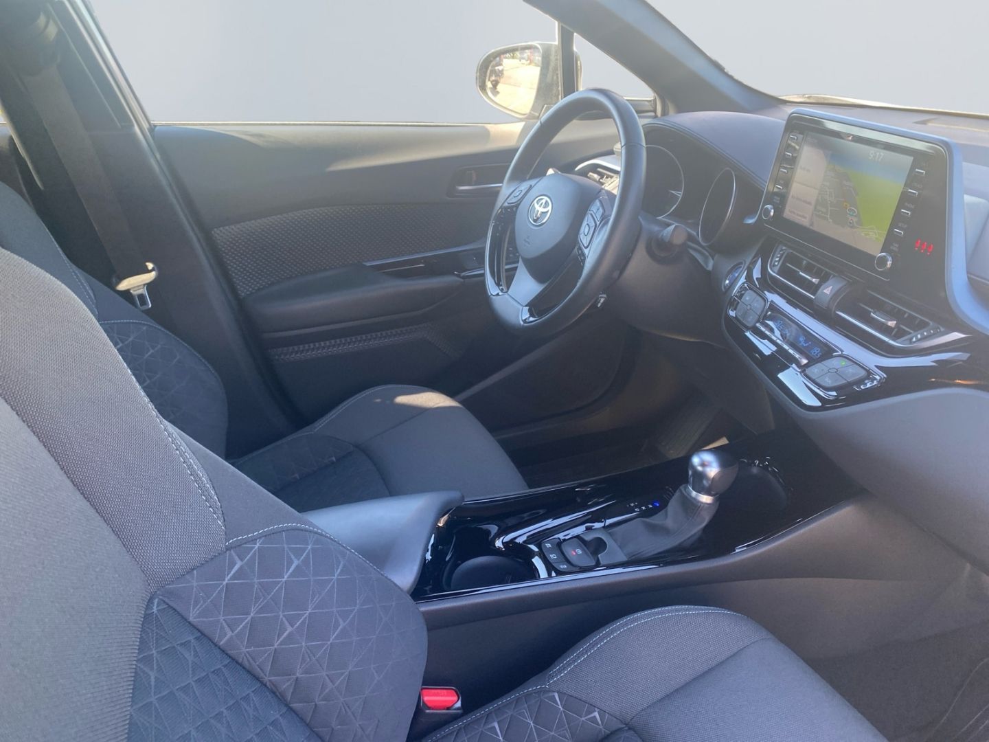 Toyota C-HR 2.0 Hybrid - Samsaru's Car Outlet
