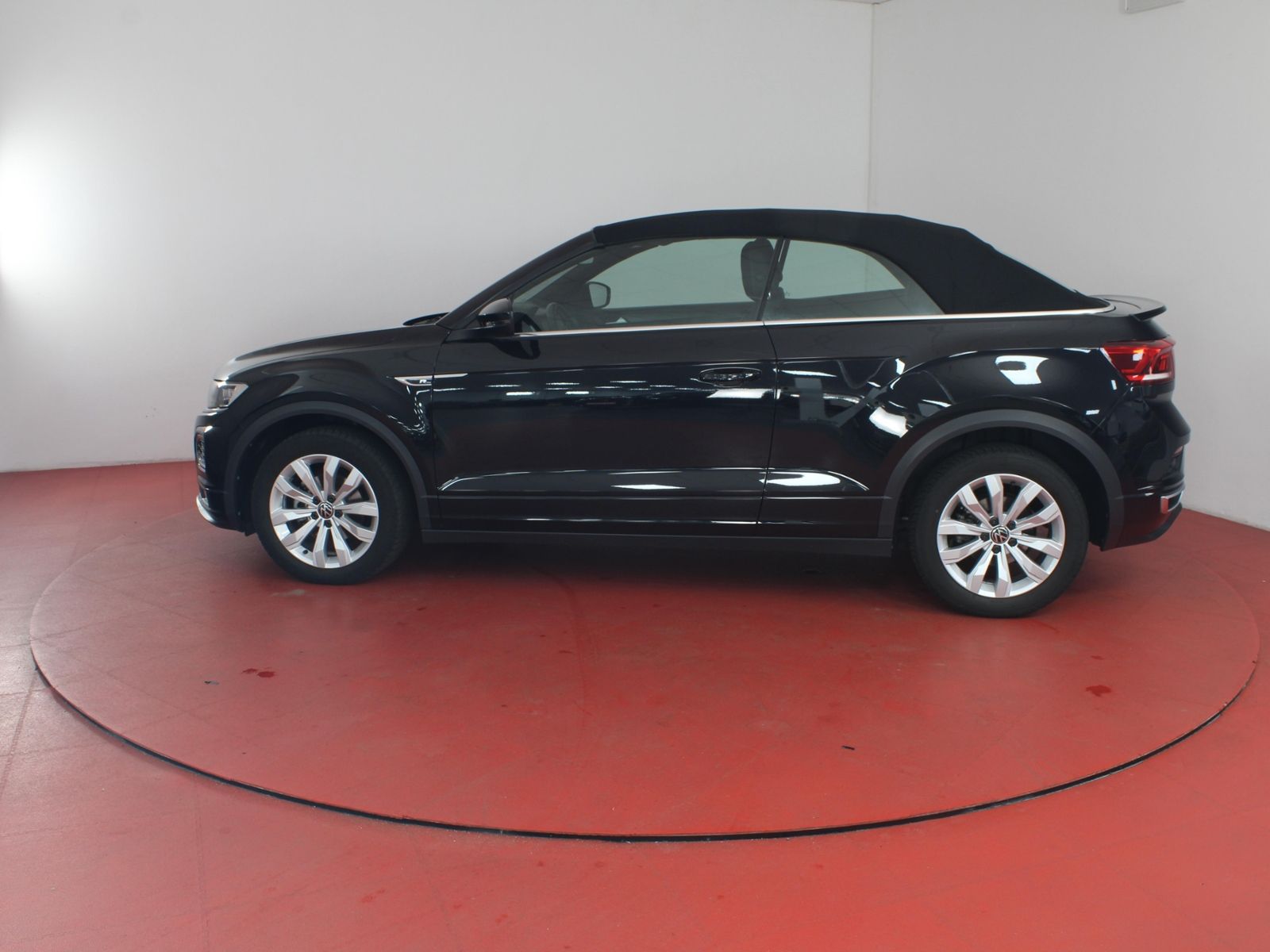 Volkswagen T-Roc R-Line 1.5TSI DSG - Samsaru's Car Outlet
