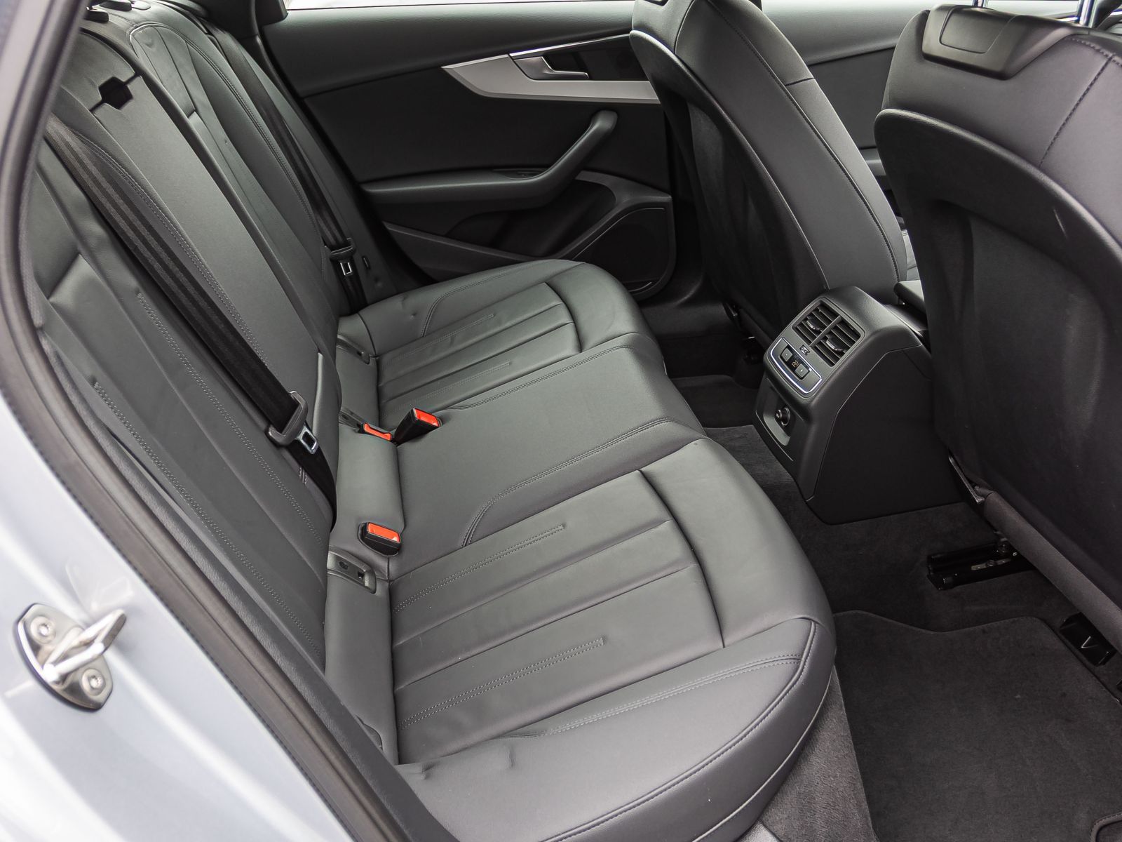 Audi A4 Avant 35TFSI Stronic - Samsaru's Car Outlet
