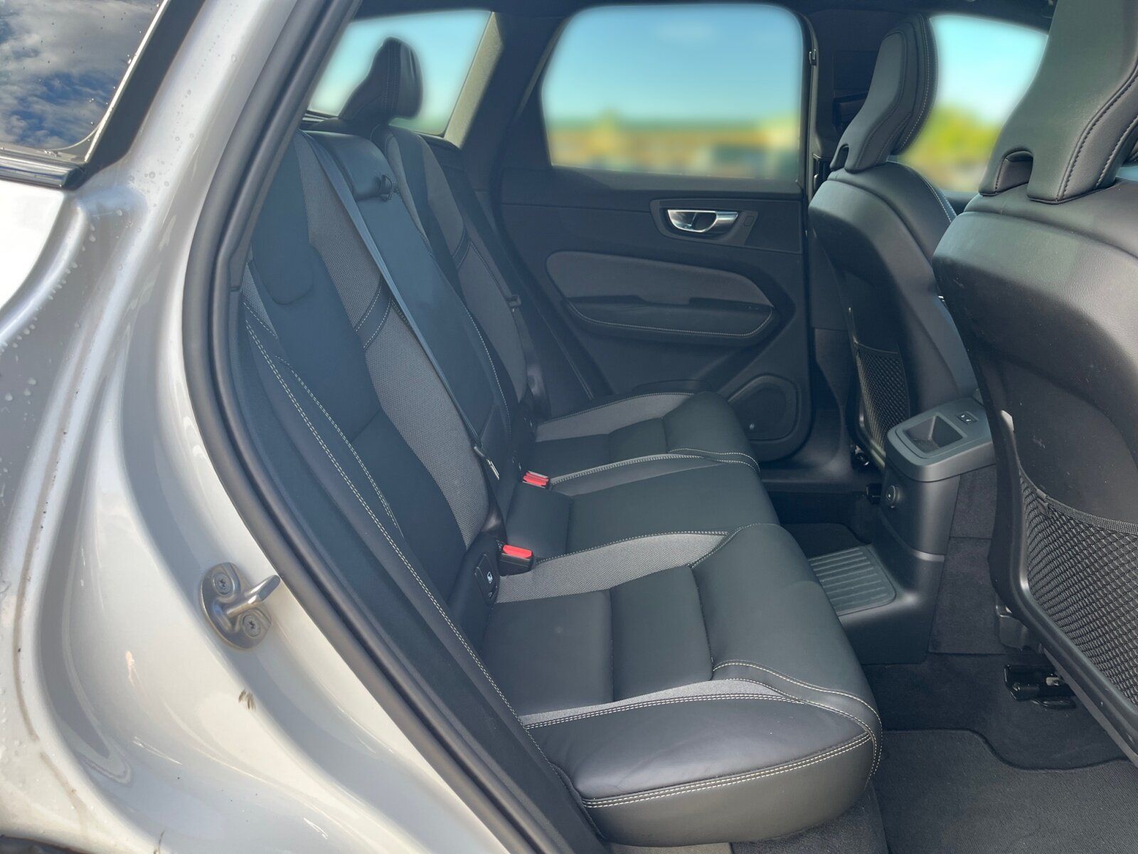Volvo XC 60 T8 AWD Ultra Dark (EURO 6d) NAVI+SITZH+LED