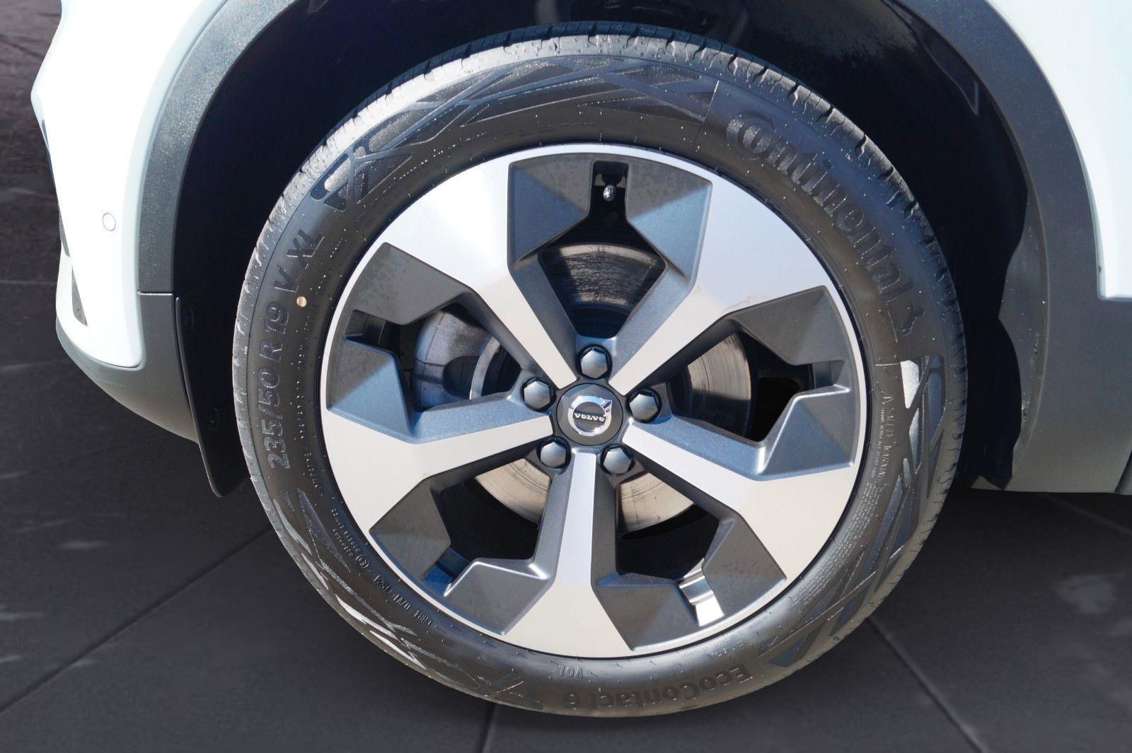 Volvo XC40 B4 Benzin 2WD Ultra Dark - Samsaru's Car Outlet