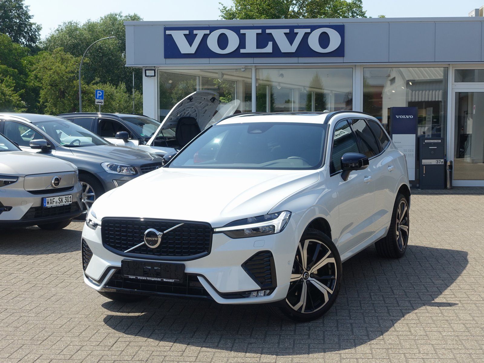 Volvo XC60 B5 AWD Plus - Samsaru's Car Outlet