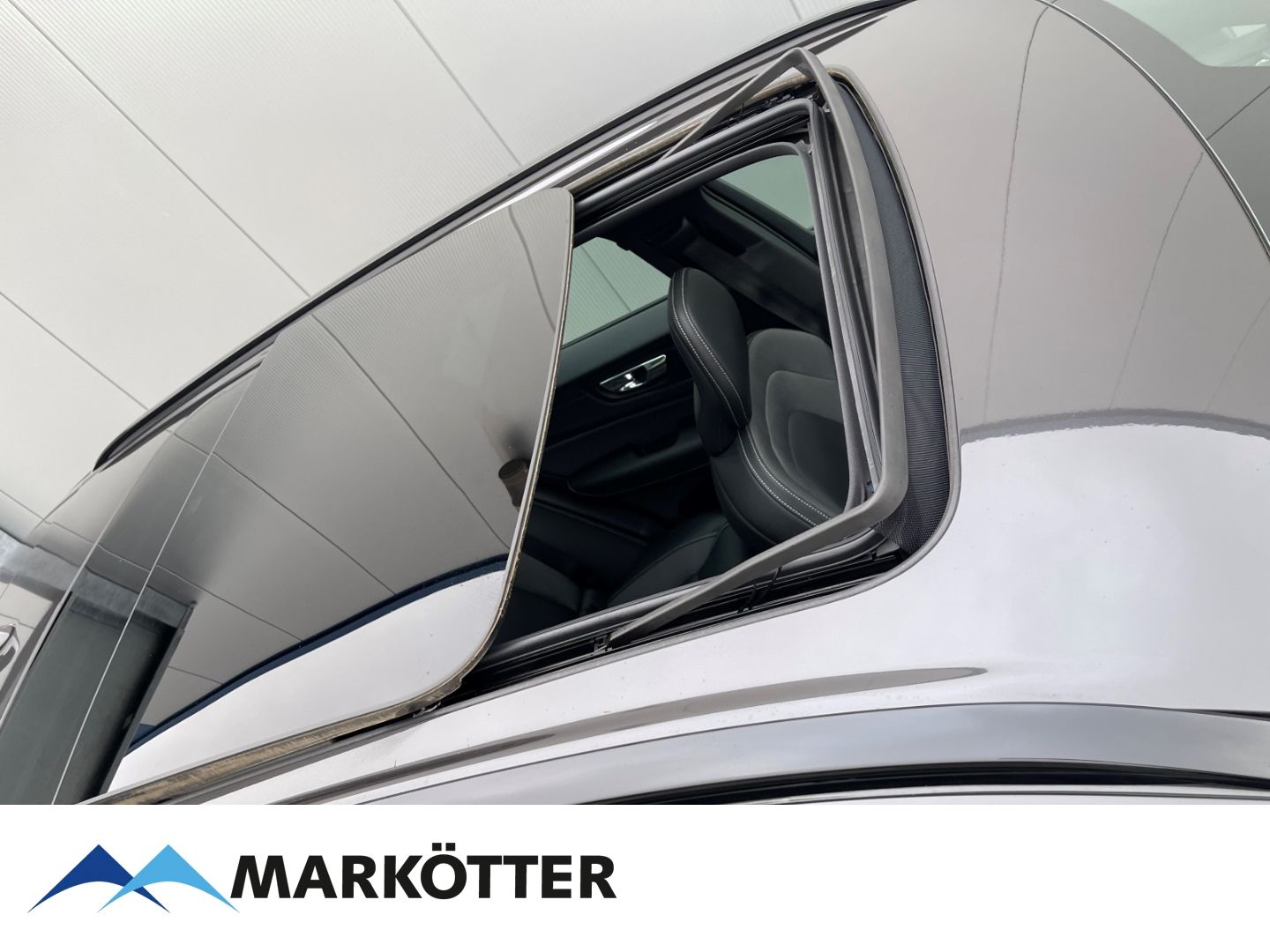 Volvo XC60 T6 AWD Recharge R Design - Samsaru's Car Outlet
