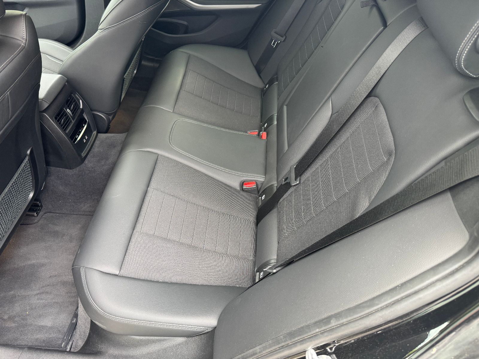 BMW 318 d Touring Advantage - Samsaru's Car Outlet
