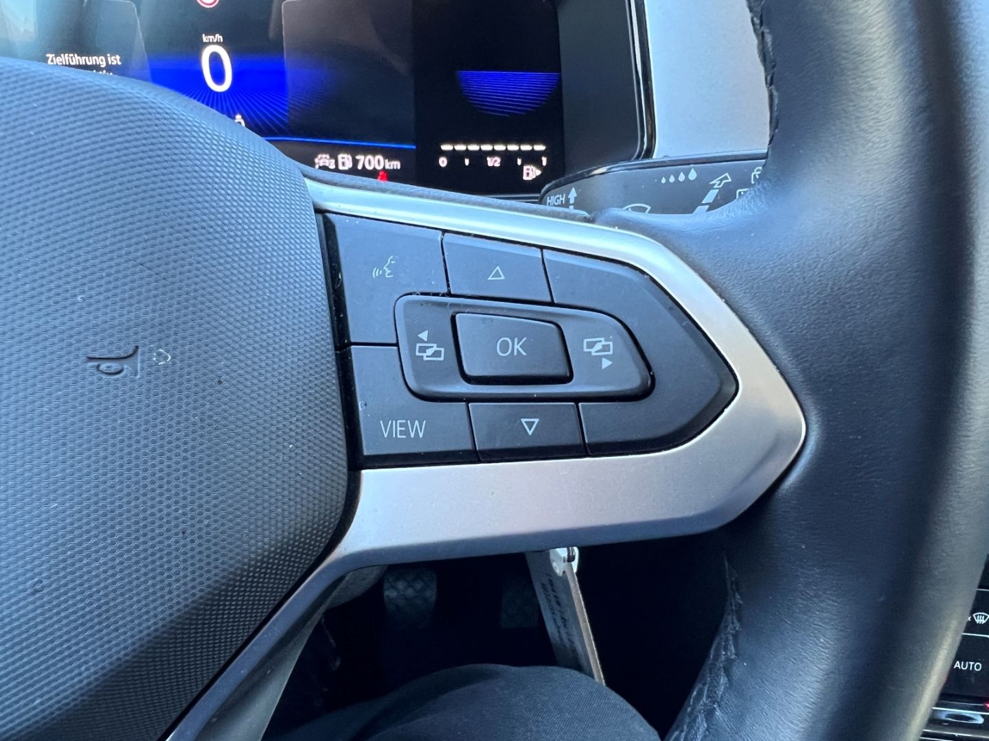 Volkswagen T-Roc 1.0 TSI Life - Samsaru's Car Outlet
